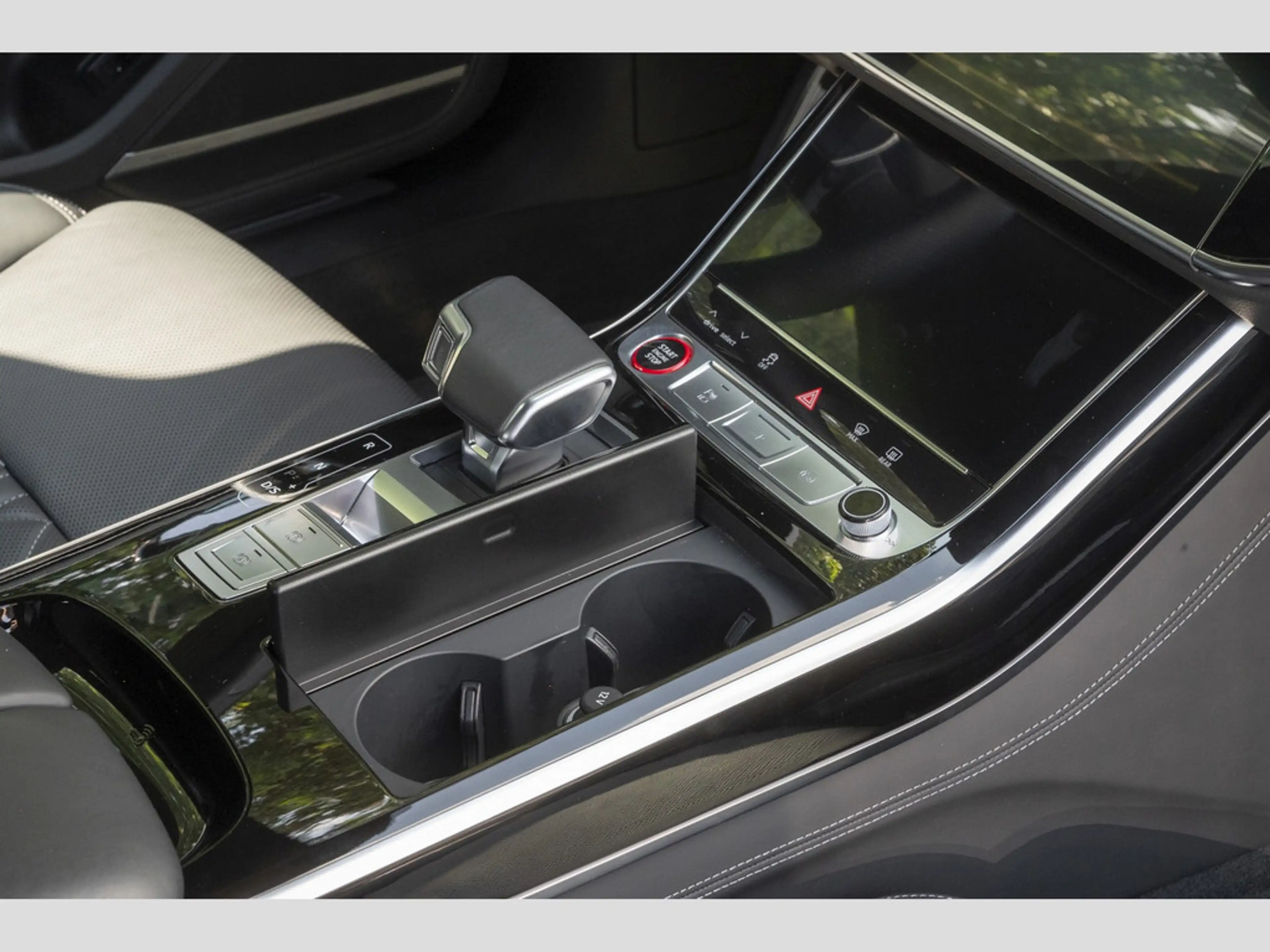 Audi S8 4.0 TFSI quattro Pano/Optik schwarz/HUD/Top View/B&O/Rear Seat Remo — photo 10