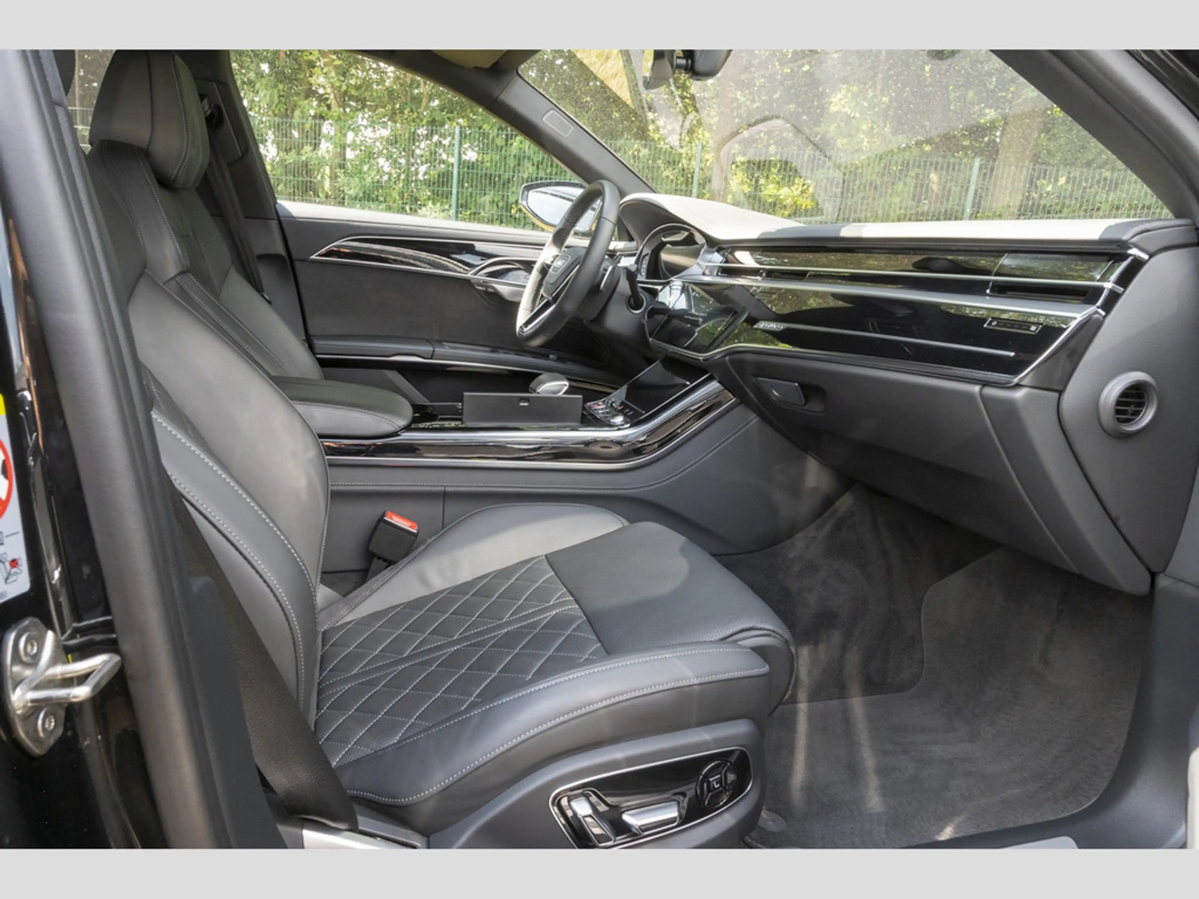 Audi S8 4.0 TFSI quattro Pano/Optik schwarz/HUD/Top View/B&O/Rear Seat Remo — photo 8