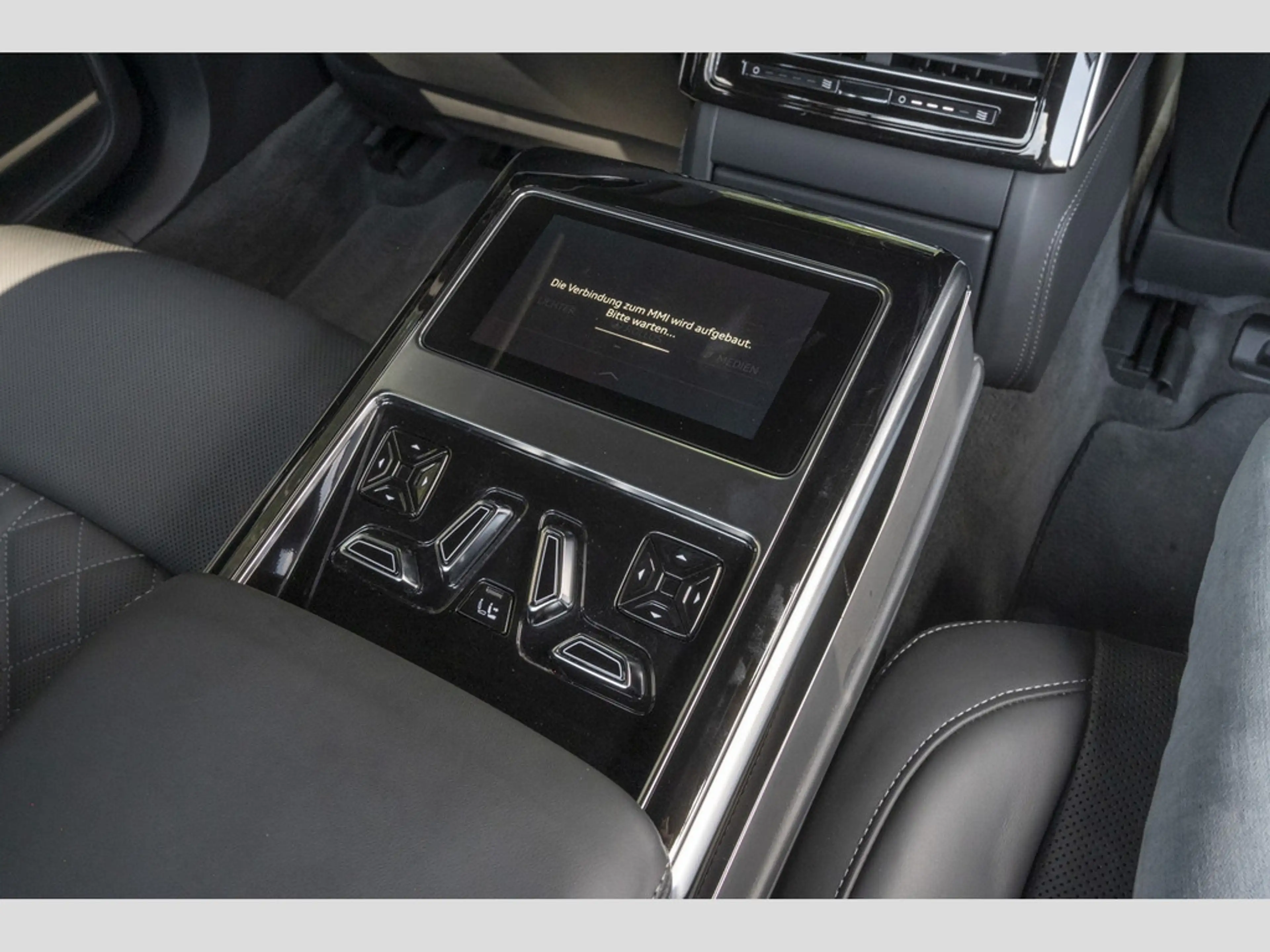 Audi S8 4.0 TFSI quattro Pano/Optik schwarz/HUD/Top View/B&O/Rear Seat Remo — photo 12