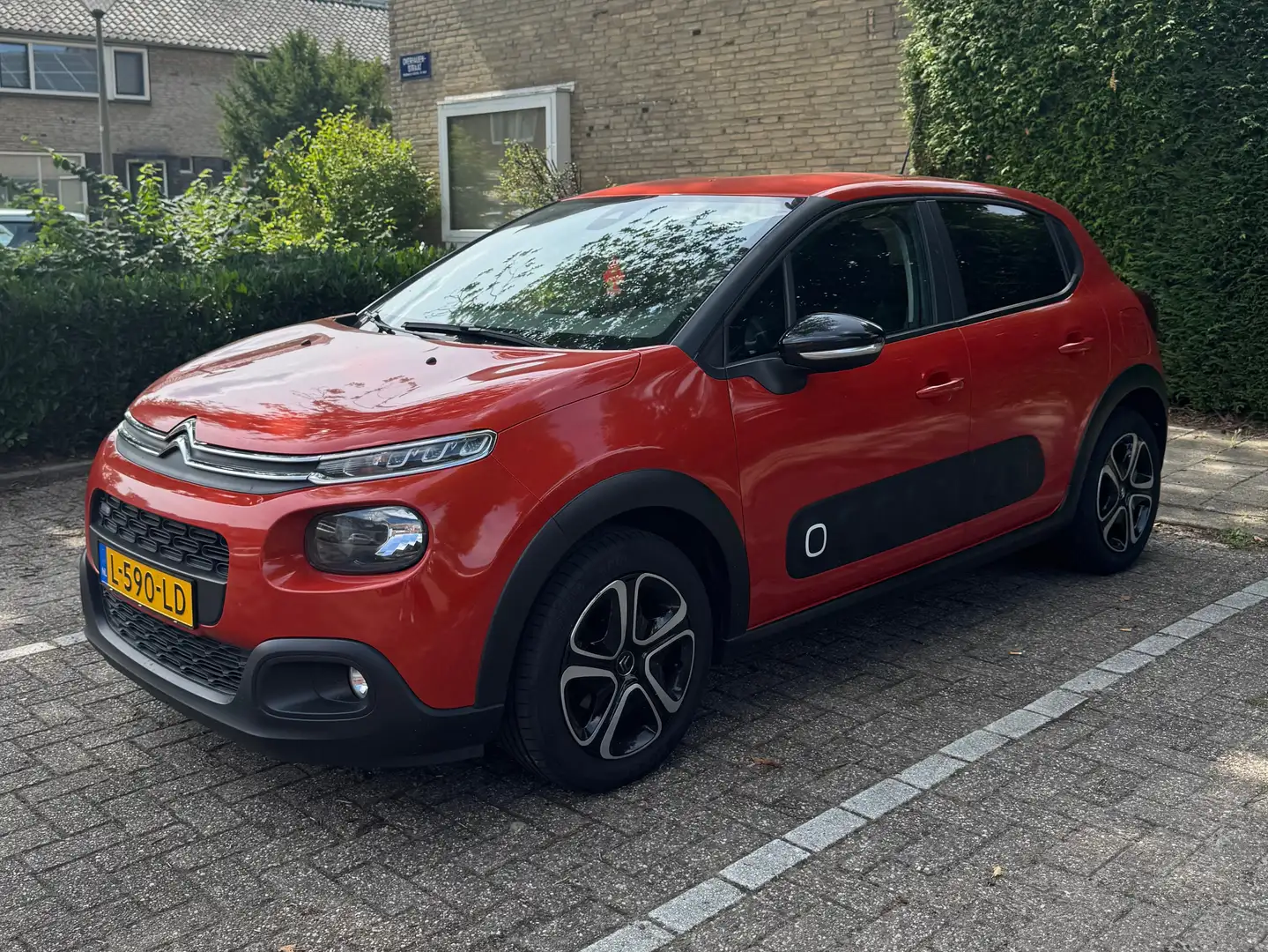 Citroen C3 C3 1.2 PureTech Shine Oranje - 2