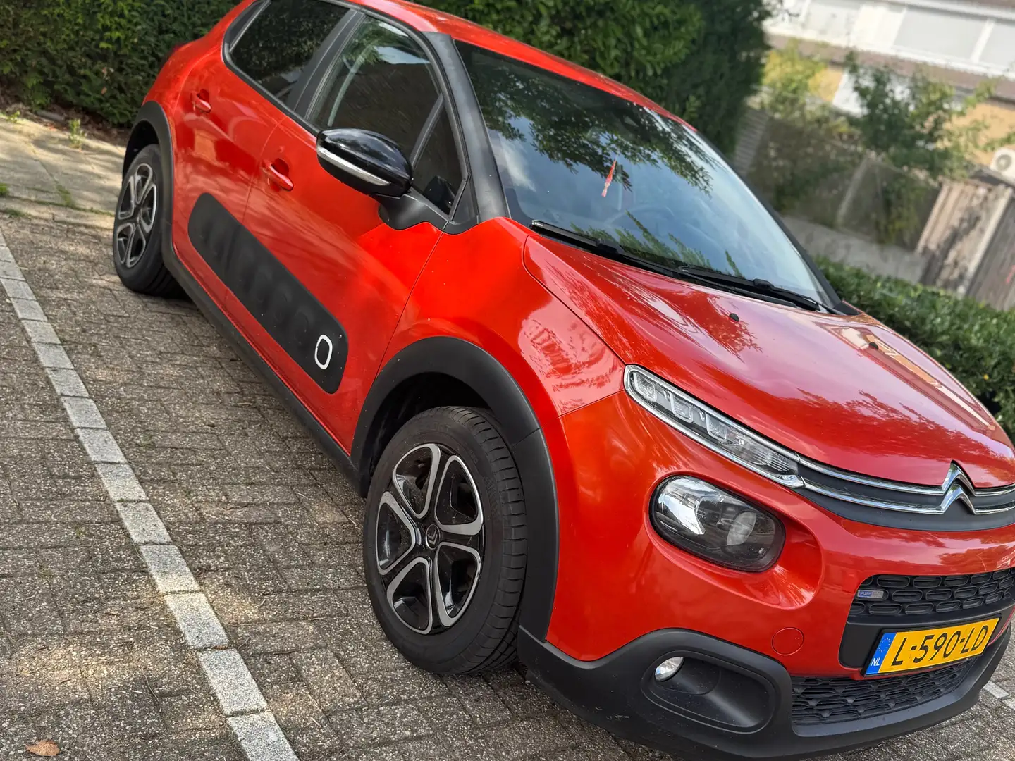 Citroen C3 C3 1.2 PureTech Shine Oranje - 1