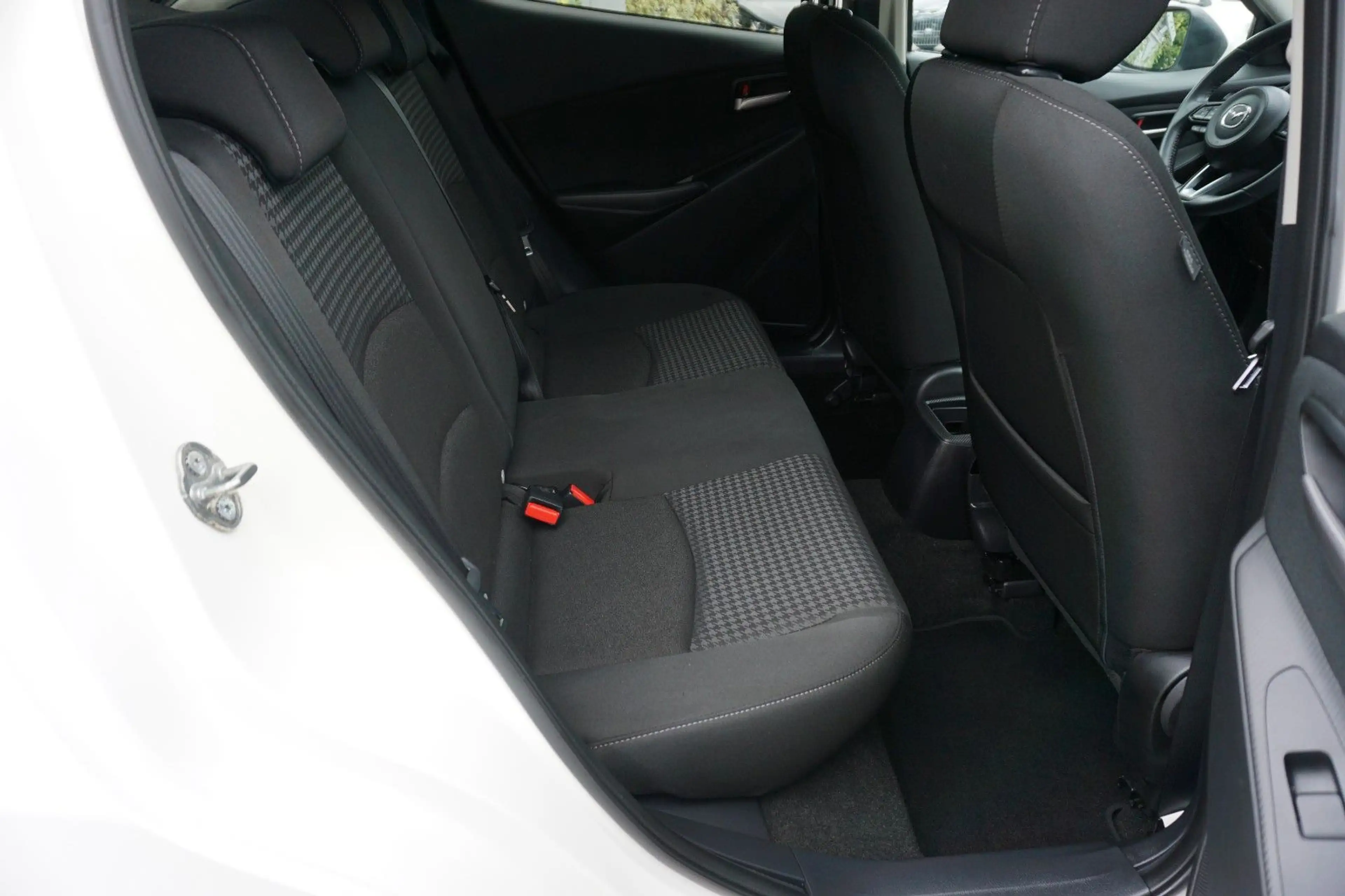 Mazda 2 Lim. Kizoku *Navi*Einparkhilfe*Sitzheizung*AHK — photo 12