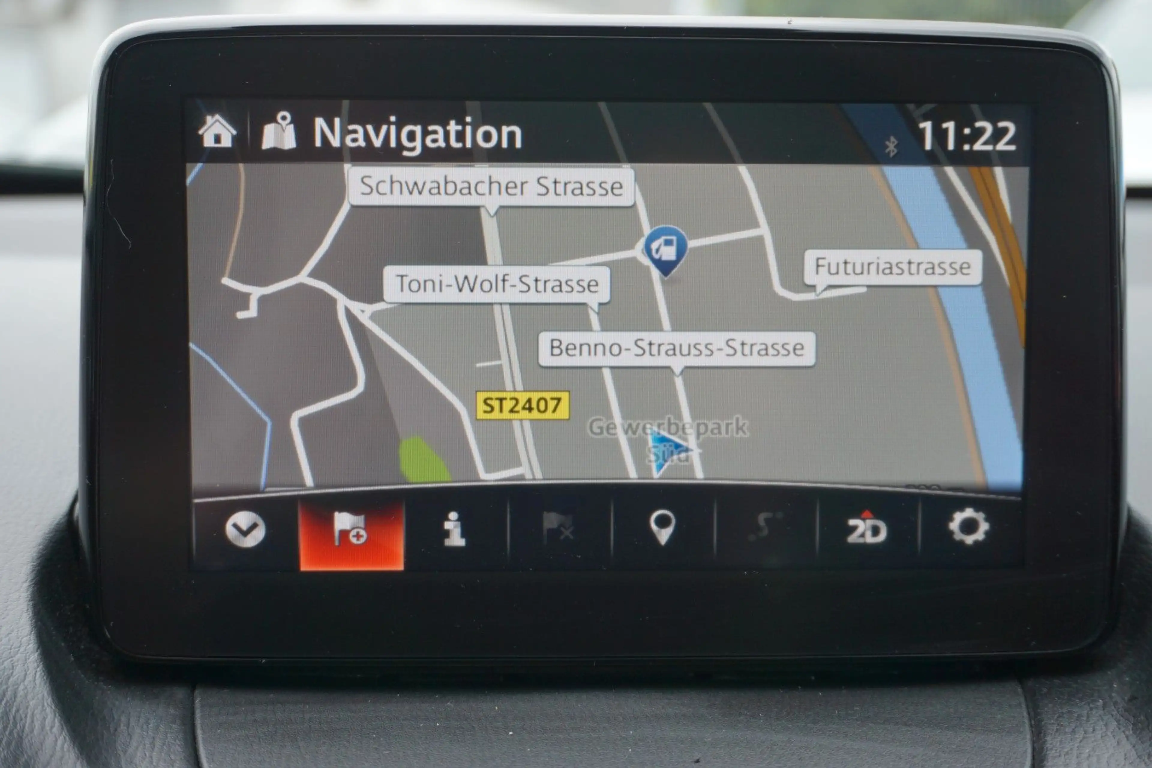Mazda 2 Lim. Kizoku *Navi*Einparkhilfe*Sitzheizung*AHK — photo 4