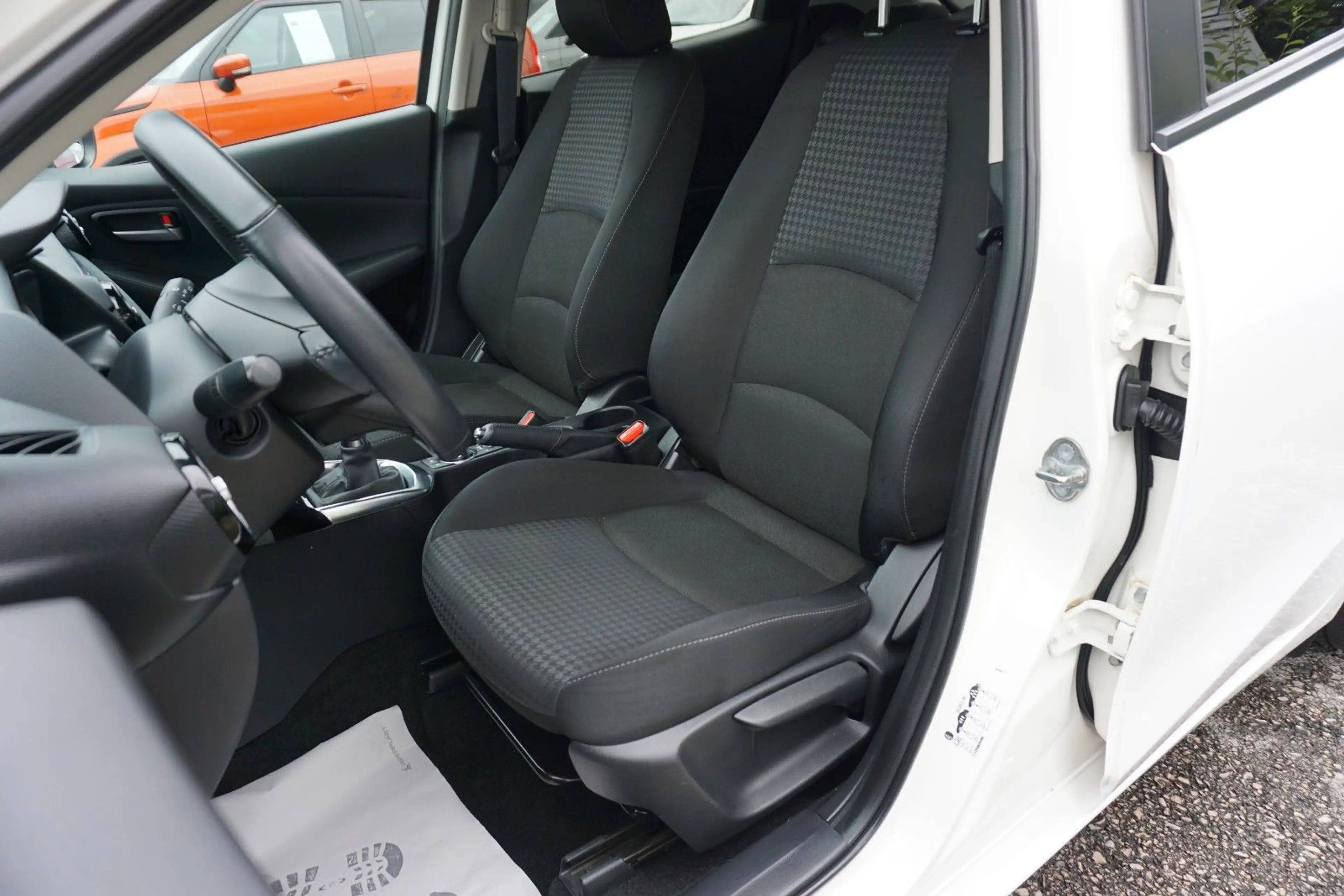 Mazda 2 Lim. Kizoku *Navi*Einparkhilfe*Sitzheizung*AHK — photo 6