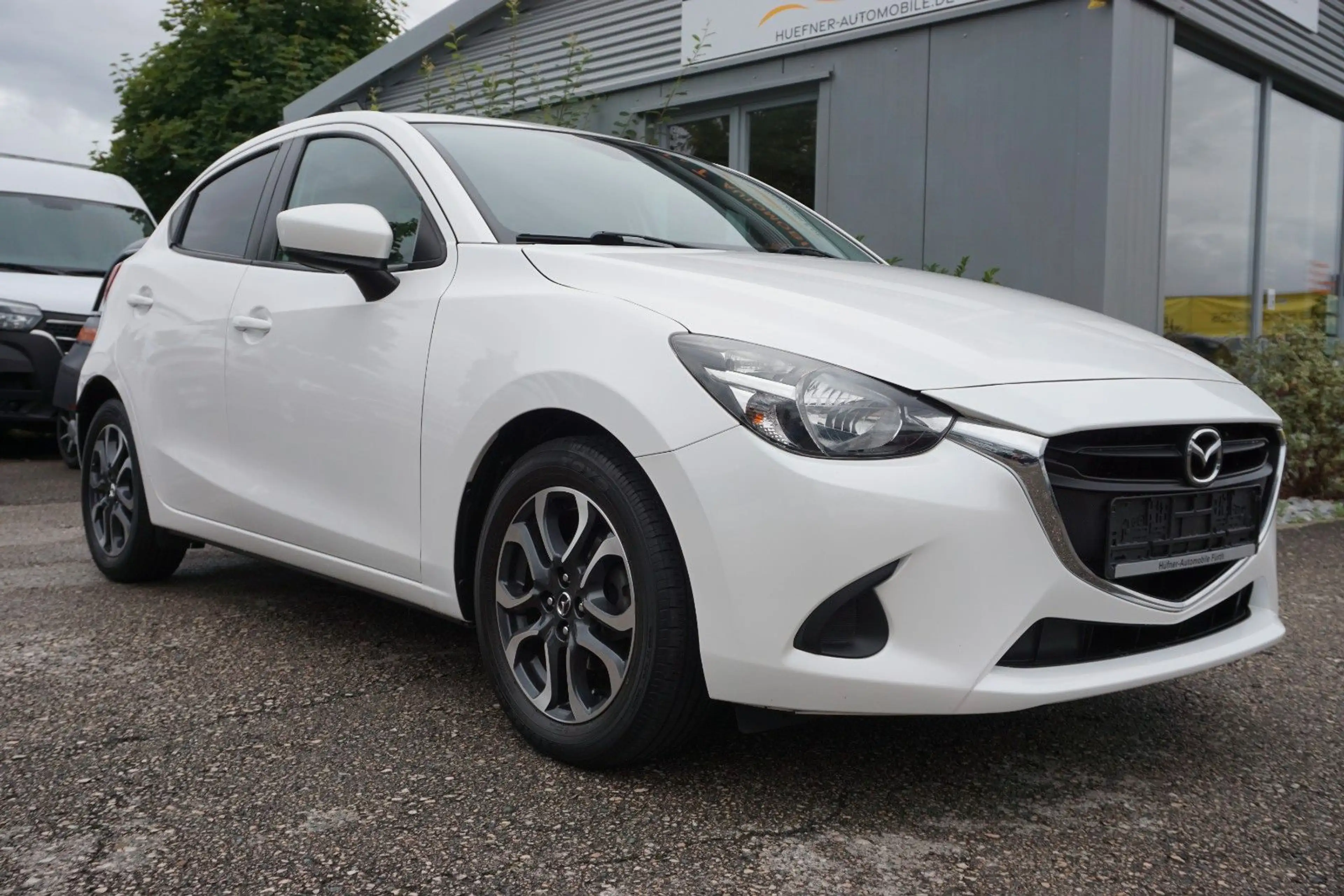 Mazda 2 Lim. Kizoku *Navi*Einparkhilfe*Sitzheizung*AHK — photo 5