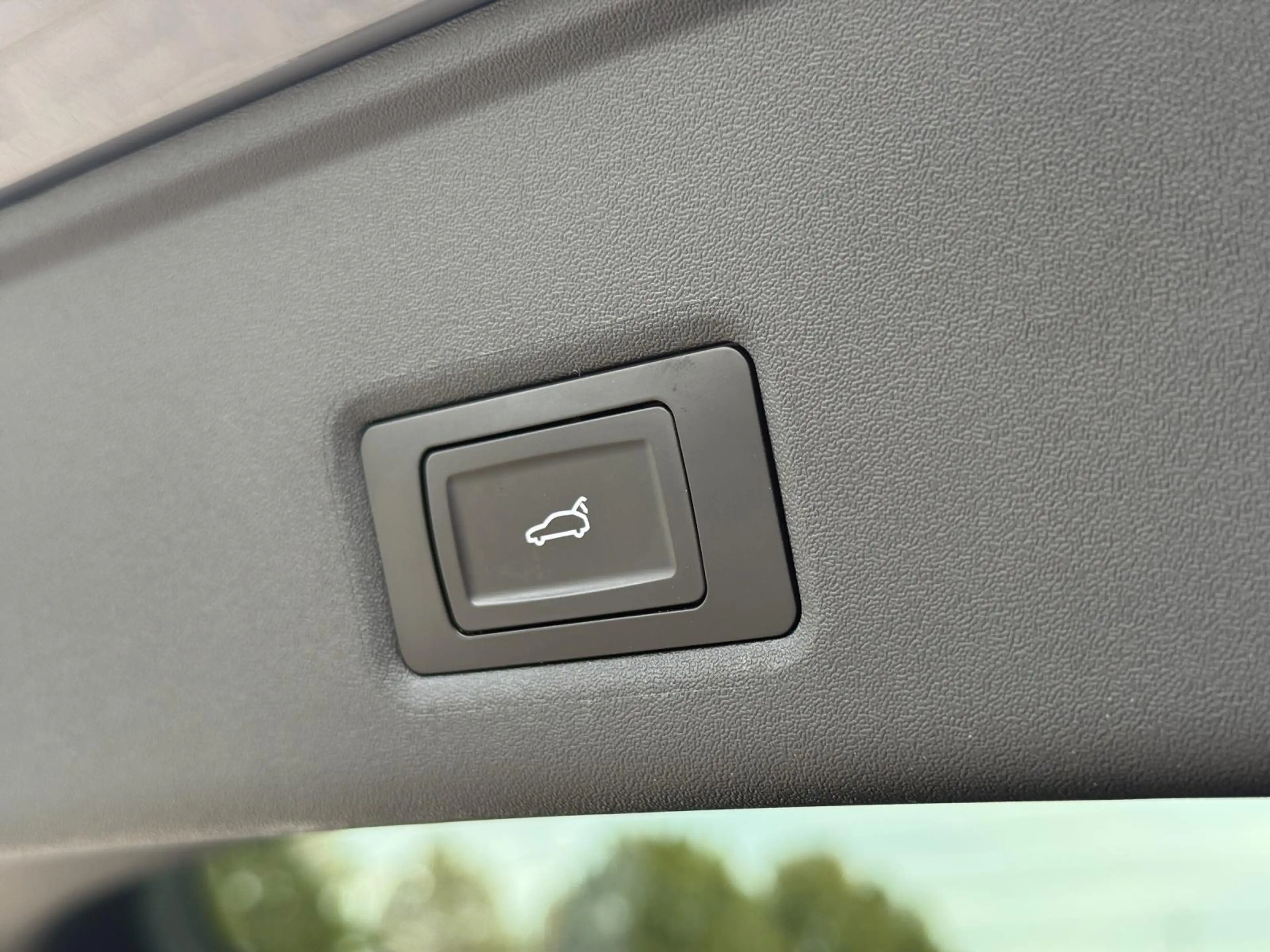 Voyah Courage Business Edition 80 kWh — photo 21