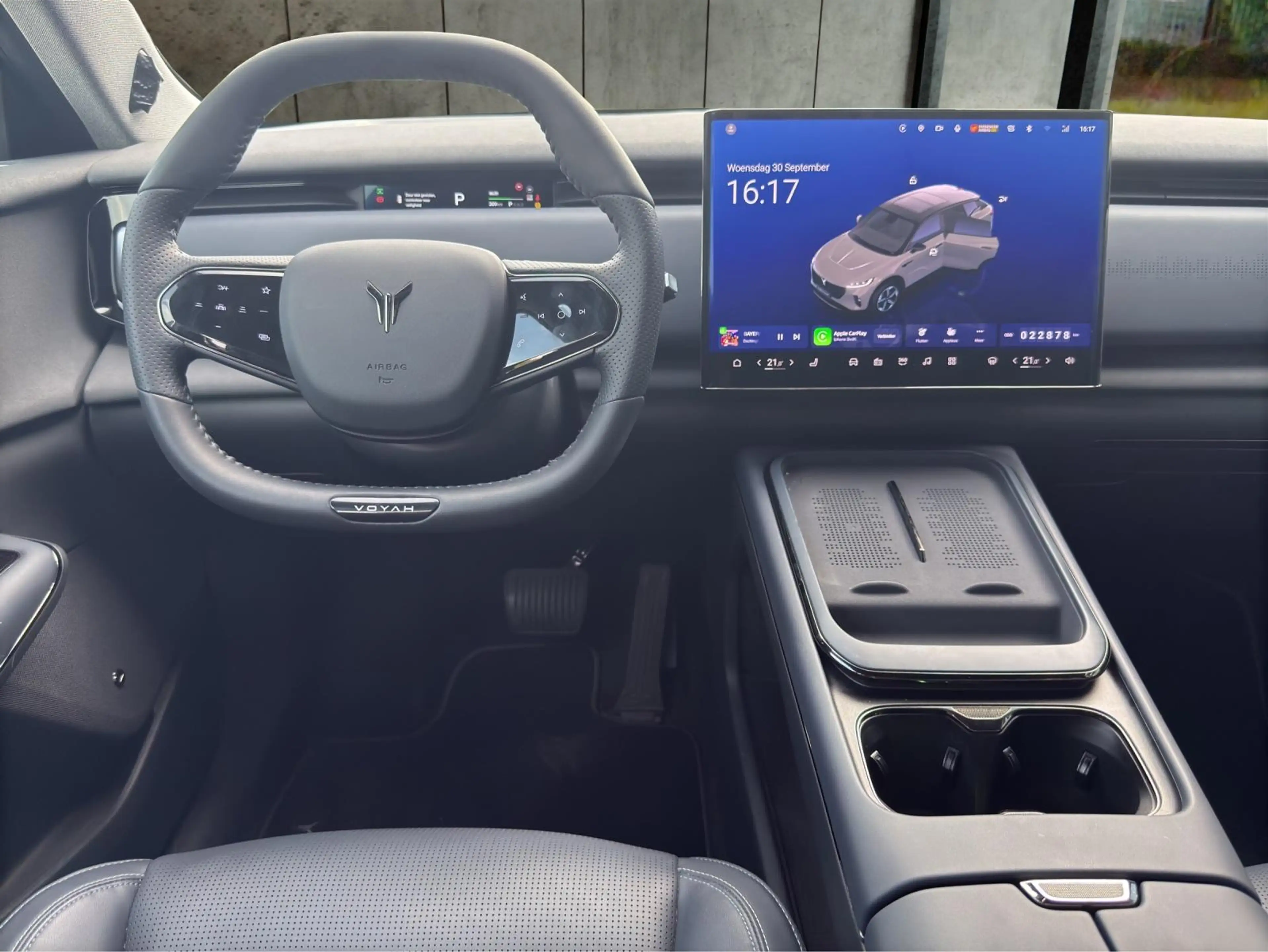 Voyah Courage Business Edition 80 kWh — photo 13