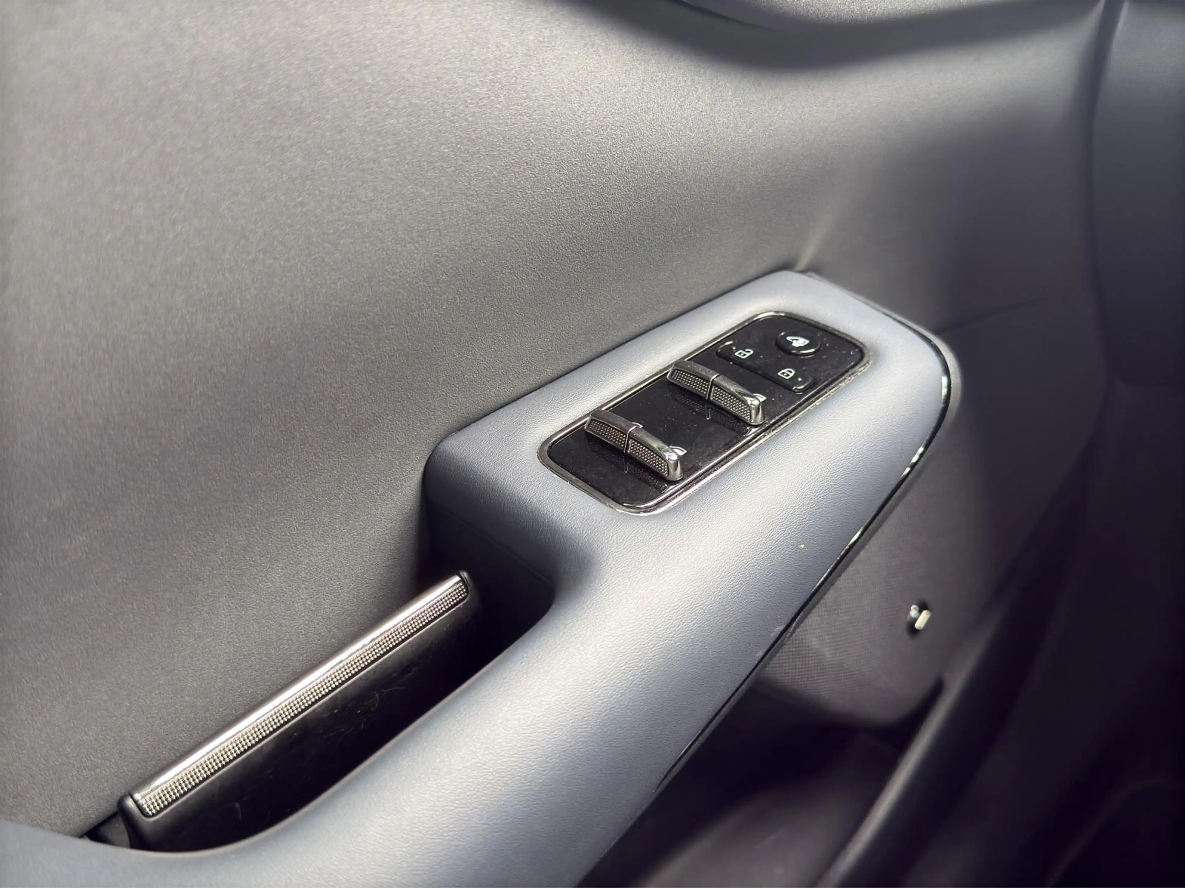 Voyah Courage Business Edition 80 kWh — photo 11