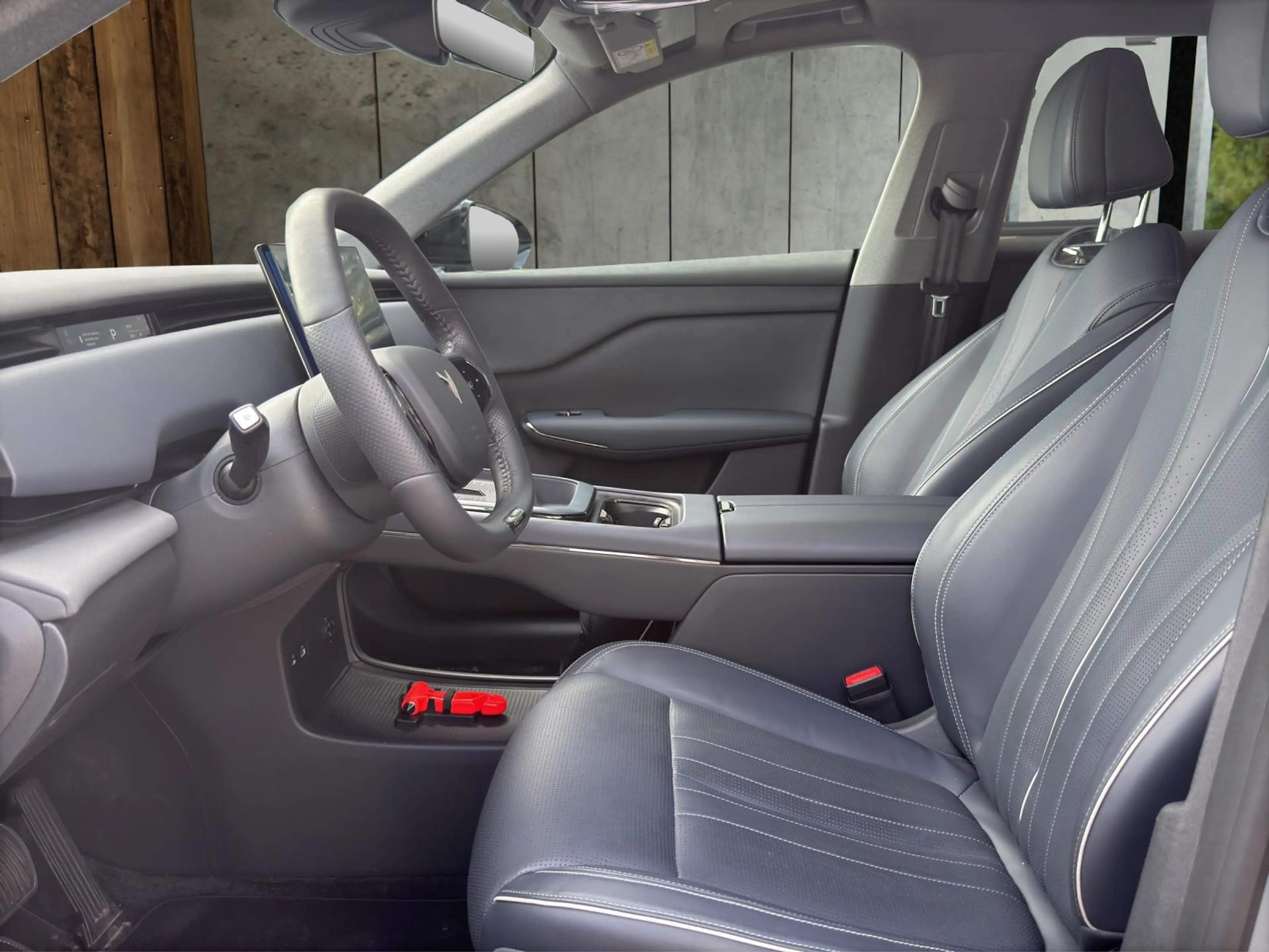 Voyah Courage Business Edition 80 kWh — photo 9