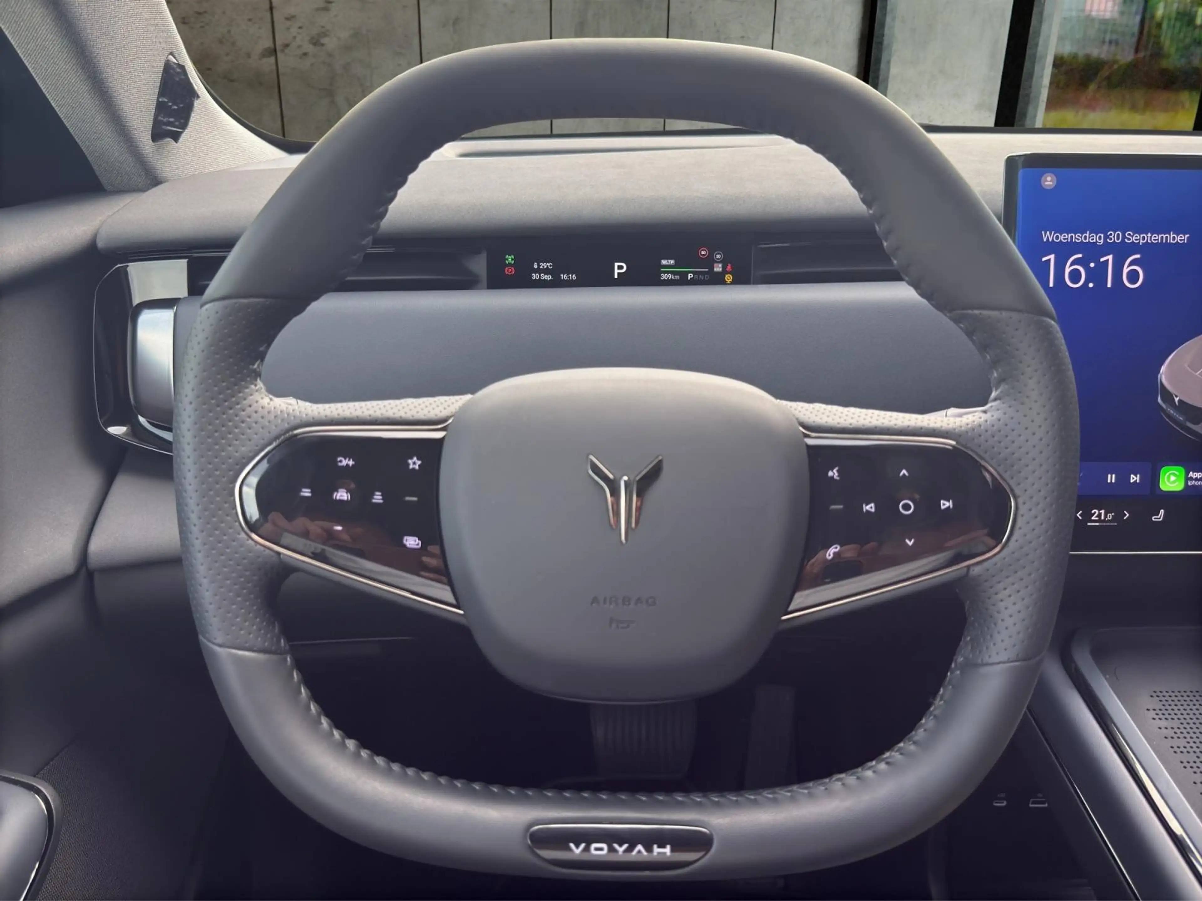 Voyah Courage Business Edition 80 kWh — photo 10