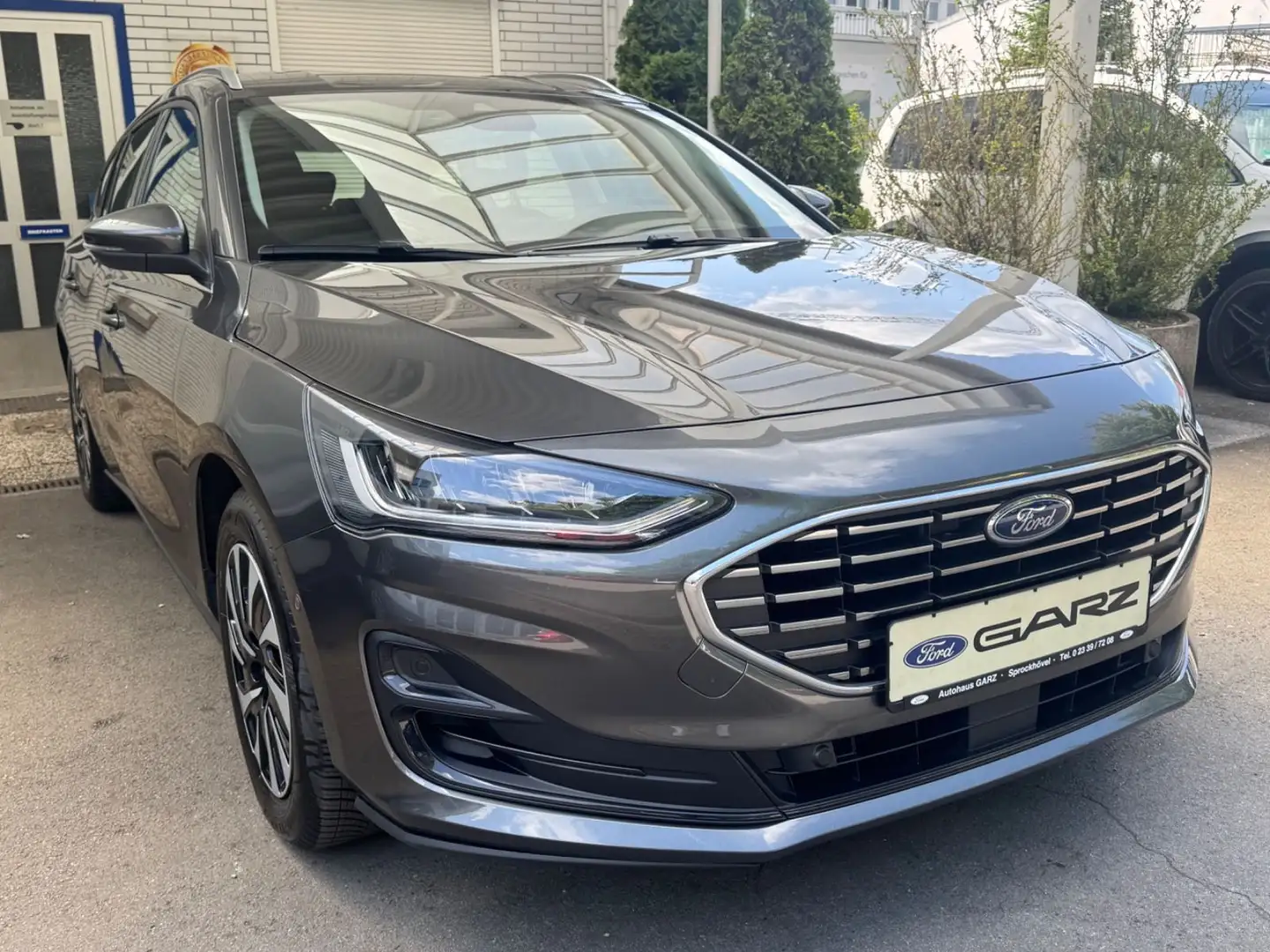 Ford Focus Hybrid Titanium Turnier *Automatik*AHK*LED Grau - 1