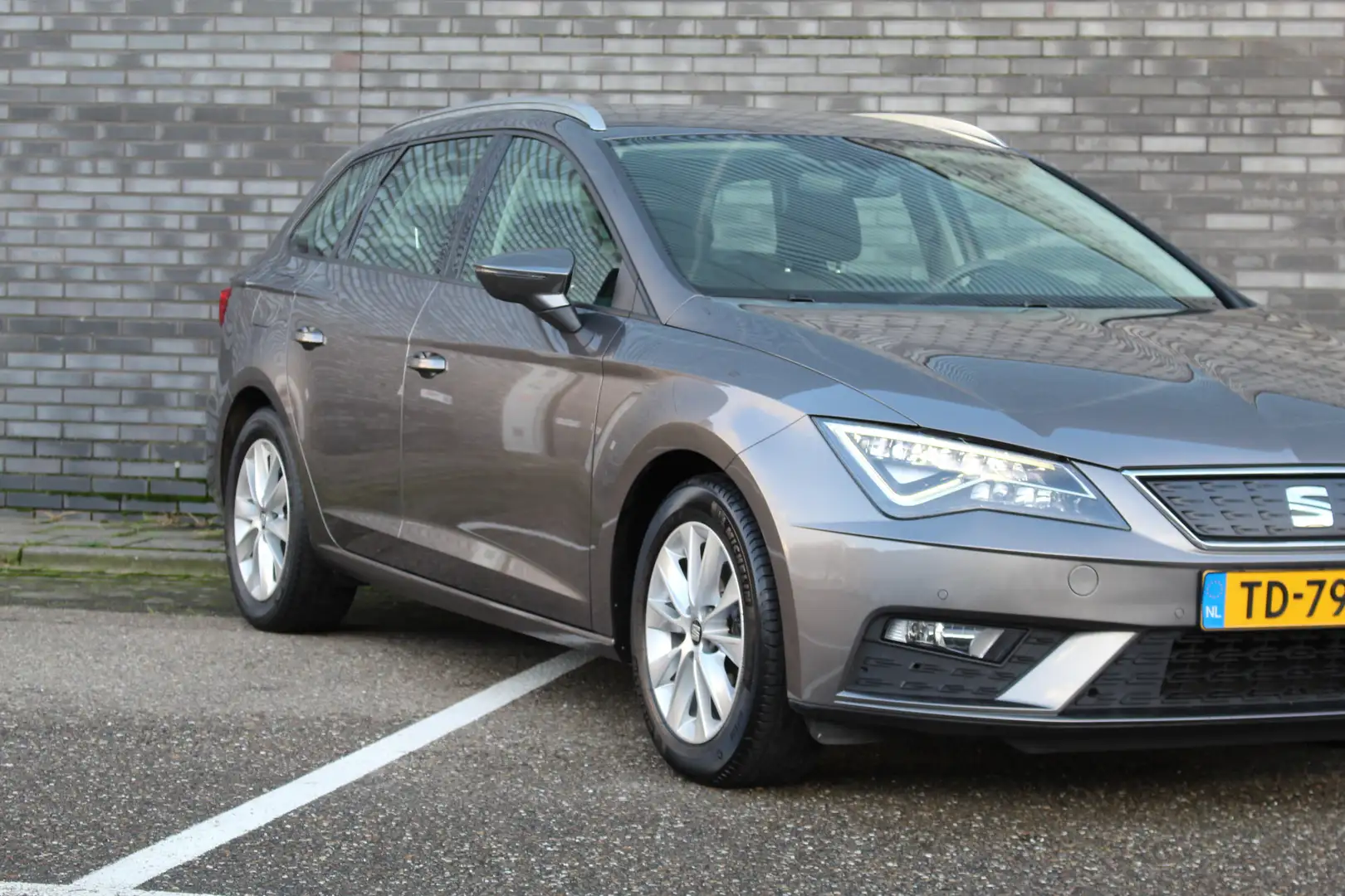 SEAT Leon ST 1.0 EcoTSI Style Business Intense Automaat I NA Gris - 2