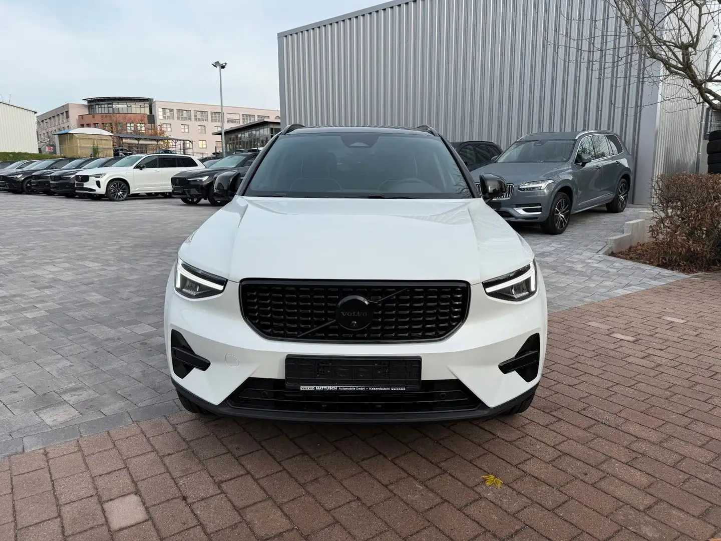 Volvo XC40 B4 ULTRA BLACK EDT+360°CAM+PILOT+ALCANTARA+ Blanc - 2
