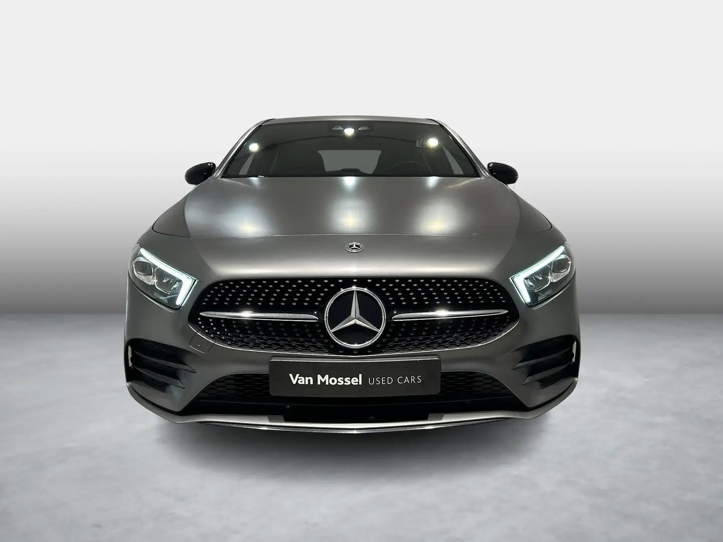 Mercedes-Benz A 180 A AMG Line - NIGHT PACK - MAGNO GREY - THERMOTRONI Grijs - 2