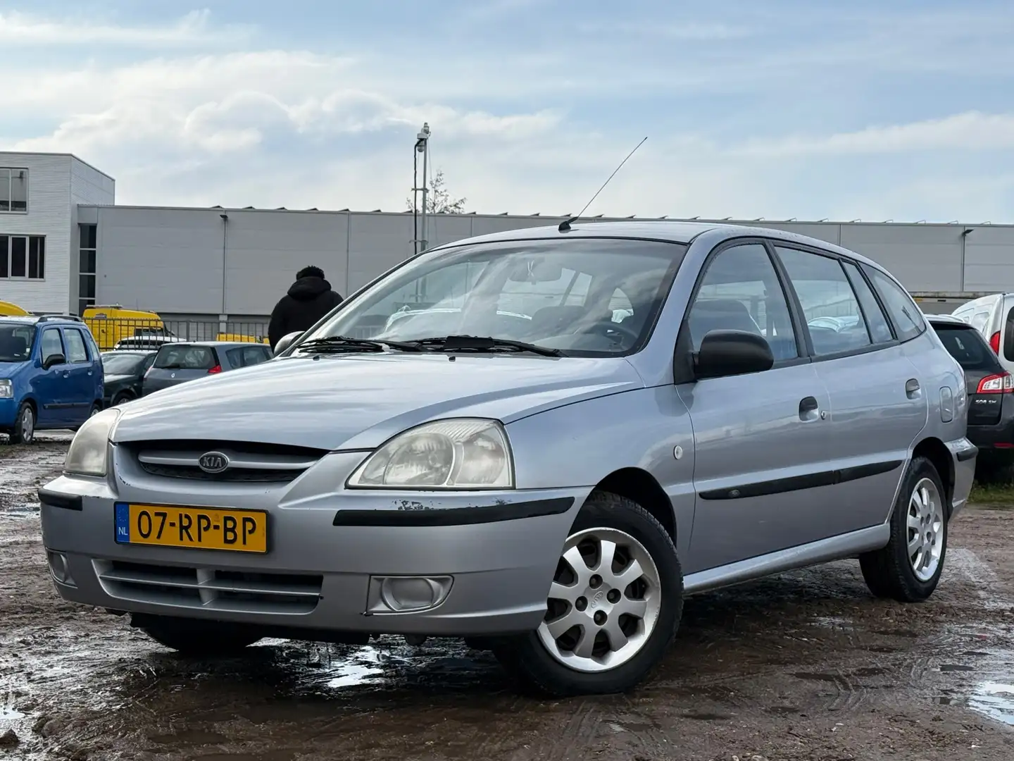 Kia Rio 1.3 RS Visto/ LAAG KM/ AIRCO Grau - 1