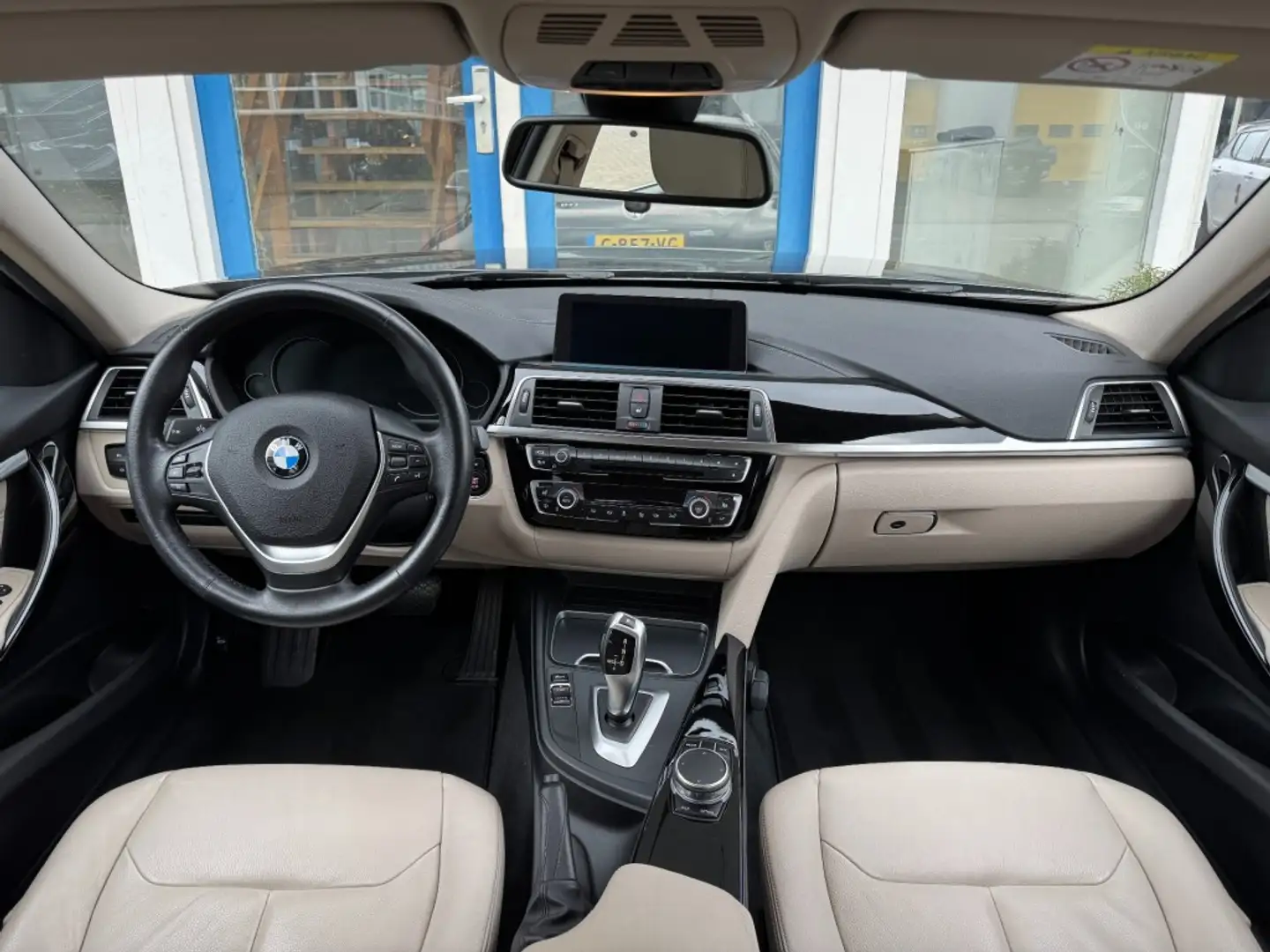 BMW 318 318i Touring Luxury Line Purity Executive I Automa Grijs - 2