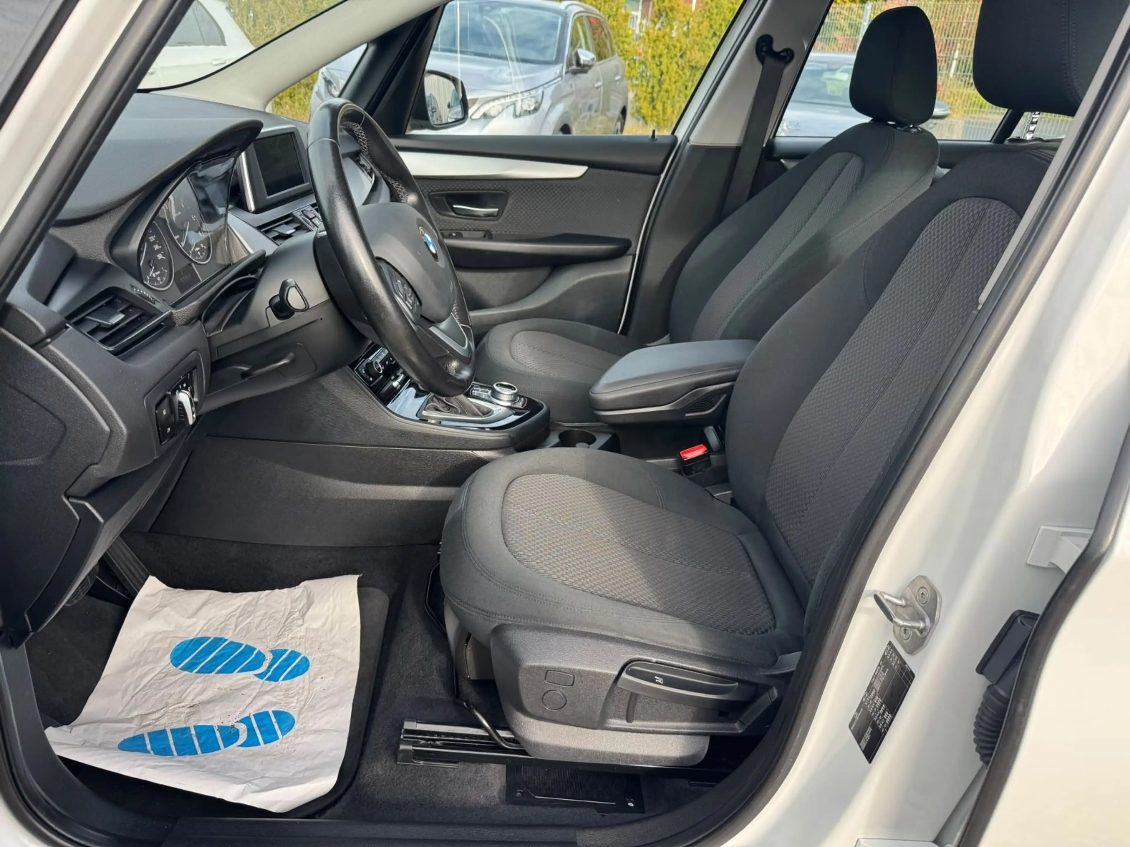 BMW 218 Gran Tourer 218 d Advan.  Aut. Navi LED 7-Sitzer — photo 8