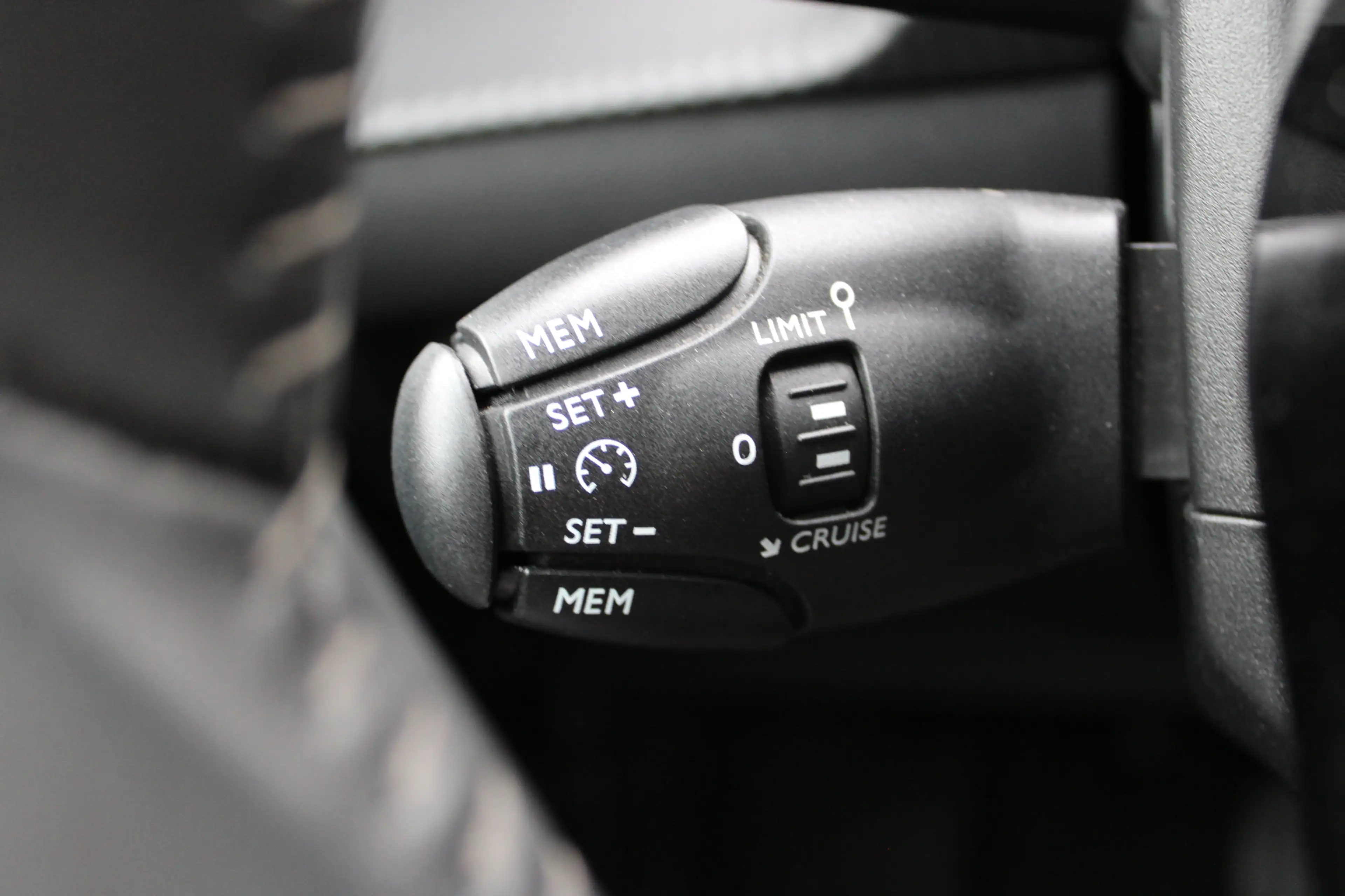 Peugeot e-208 EV Active 50 kWh | Cruise control | Carplay | Stoe — photo 17