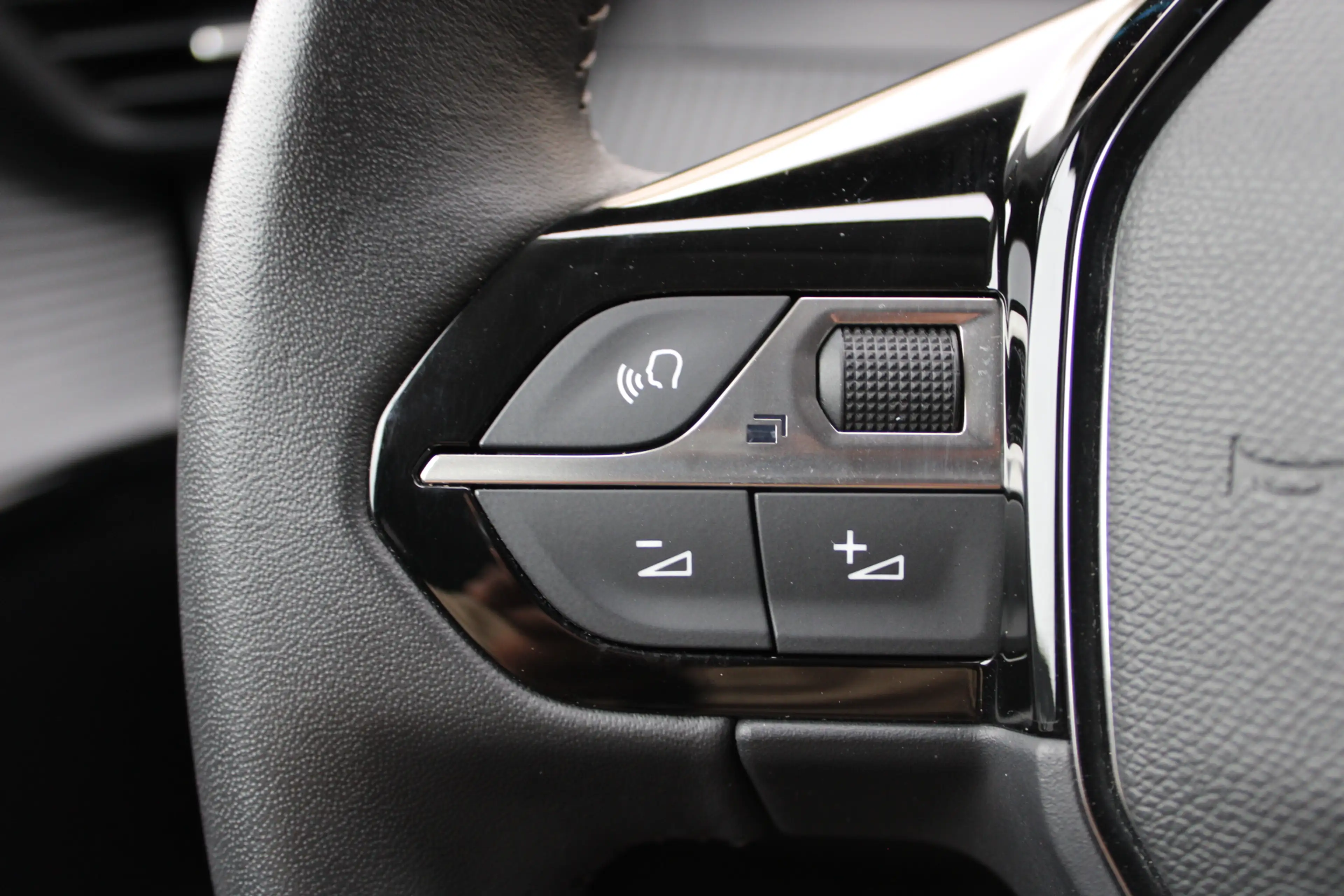 Peugeot e-208 EV Active 50 kWh | Cruise control | Carplay | Stoe — photo 8
