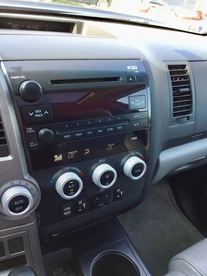Toyota Sequoia снимка Toyota Sequoia