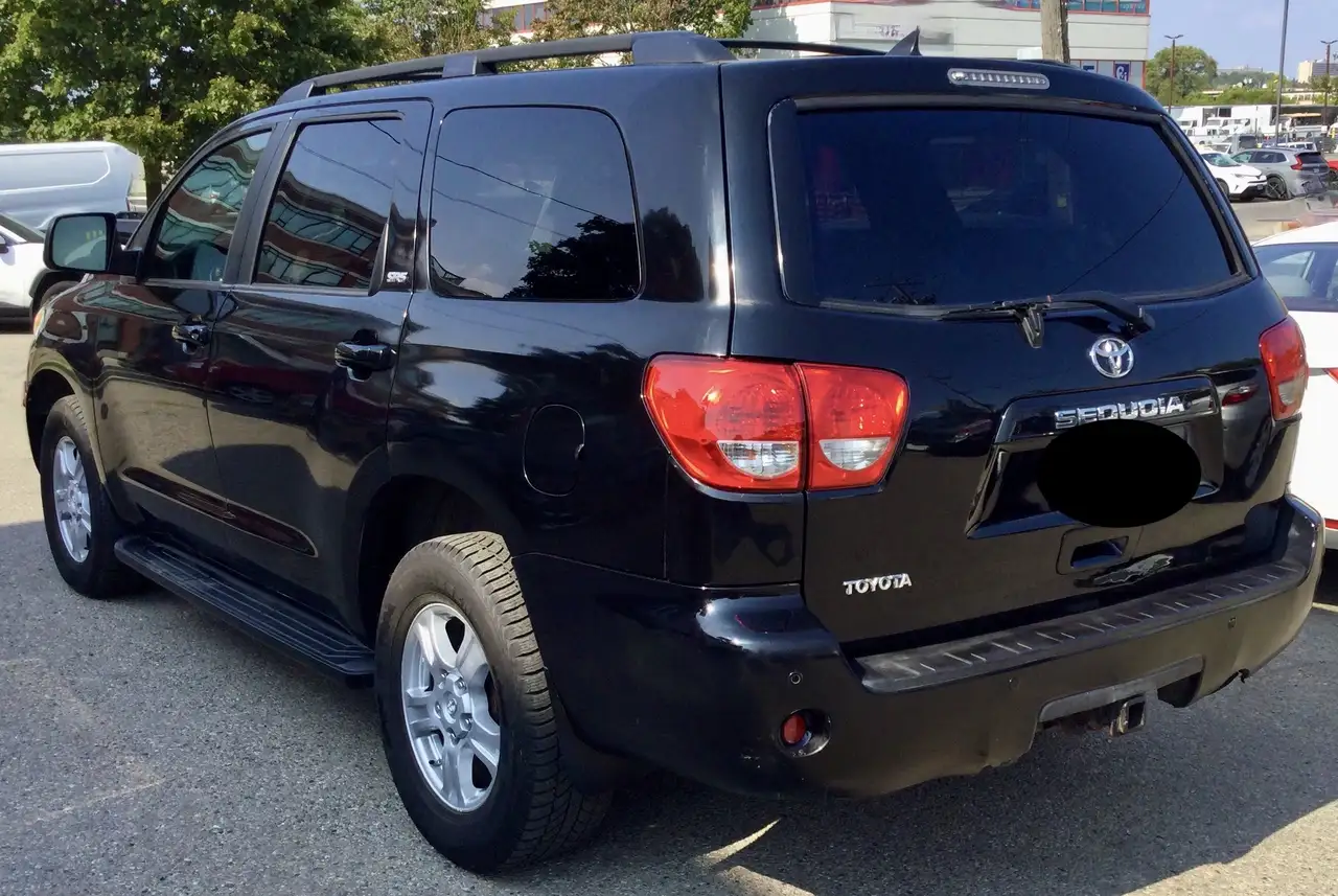 Toyota Sequoia снимка Toyota Sequoia
