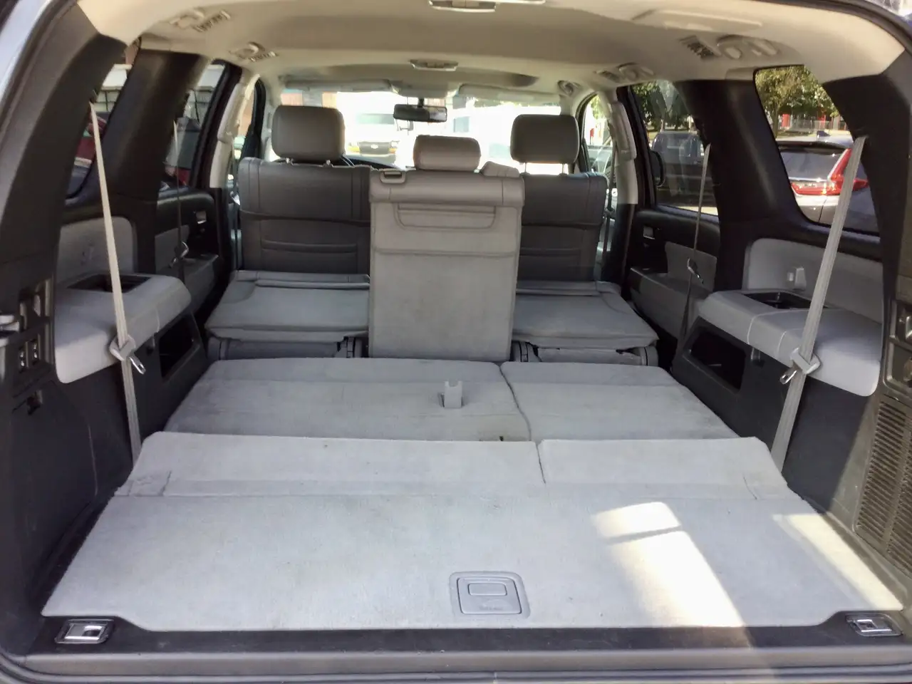 Toyota Sequoia снимка Toyota Sequoia