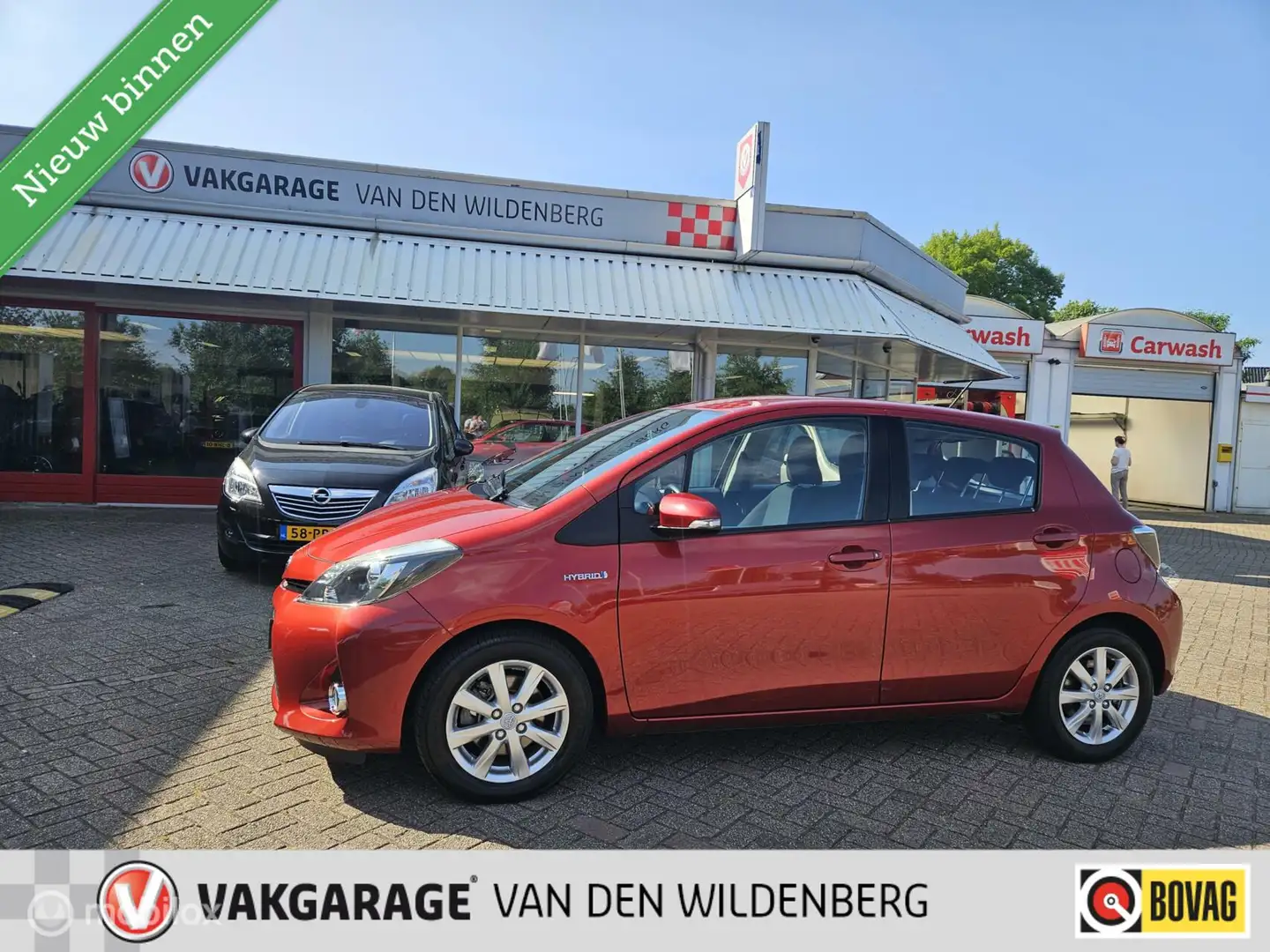 Toyota Yaris 1.5 Full Hybrid Comfort Rood - 1