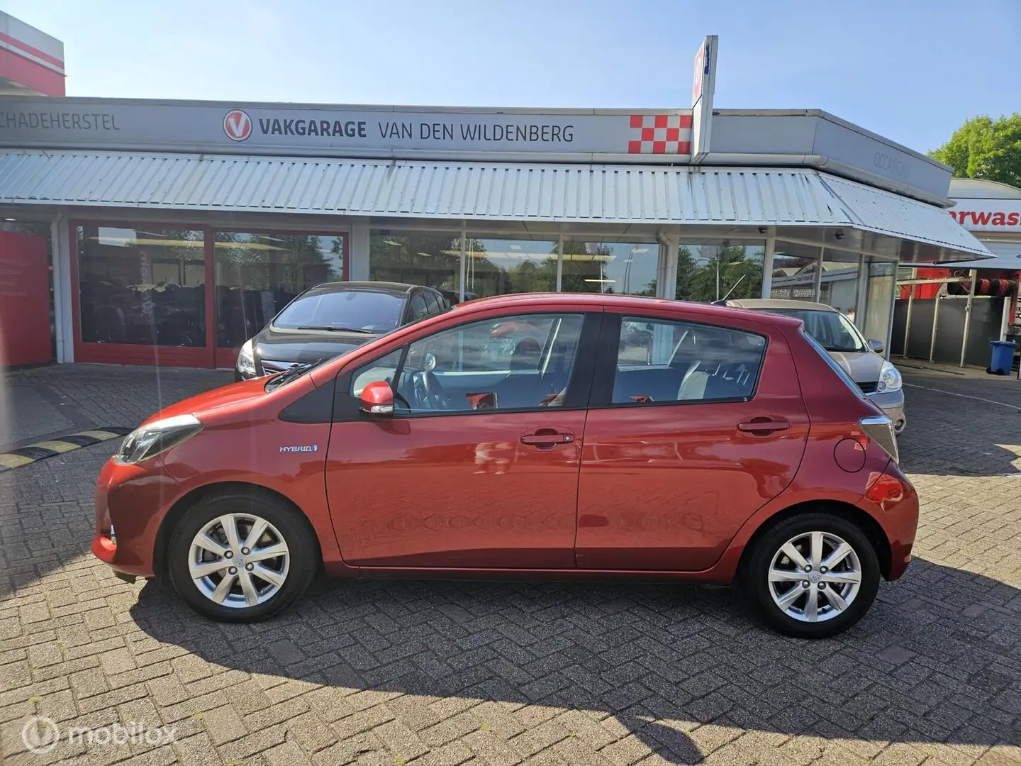 Toyota Yaris 1.5 Full Hybrid Comfort Rood - 2