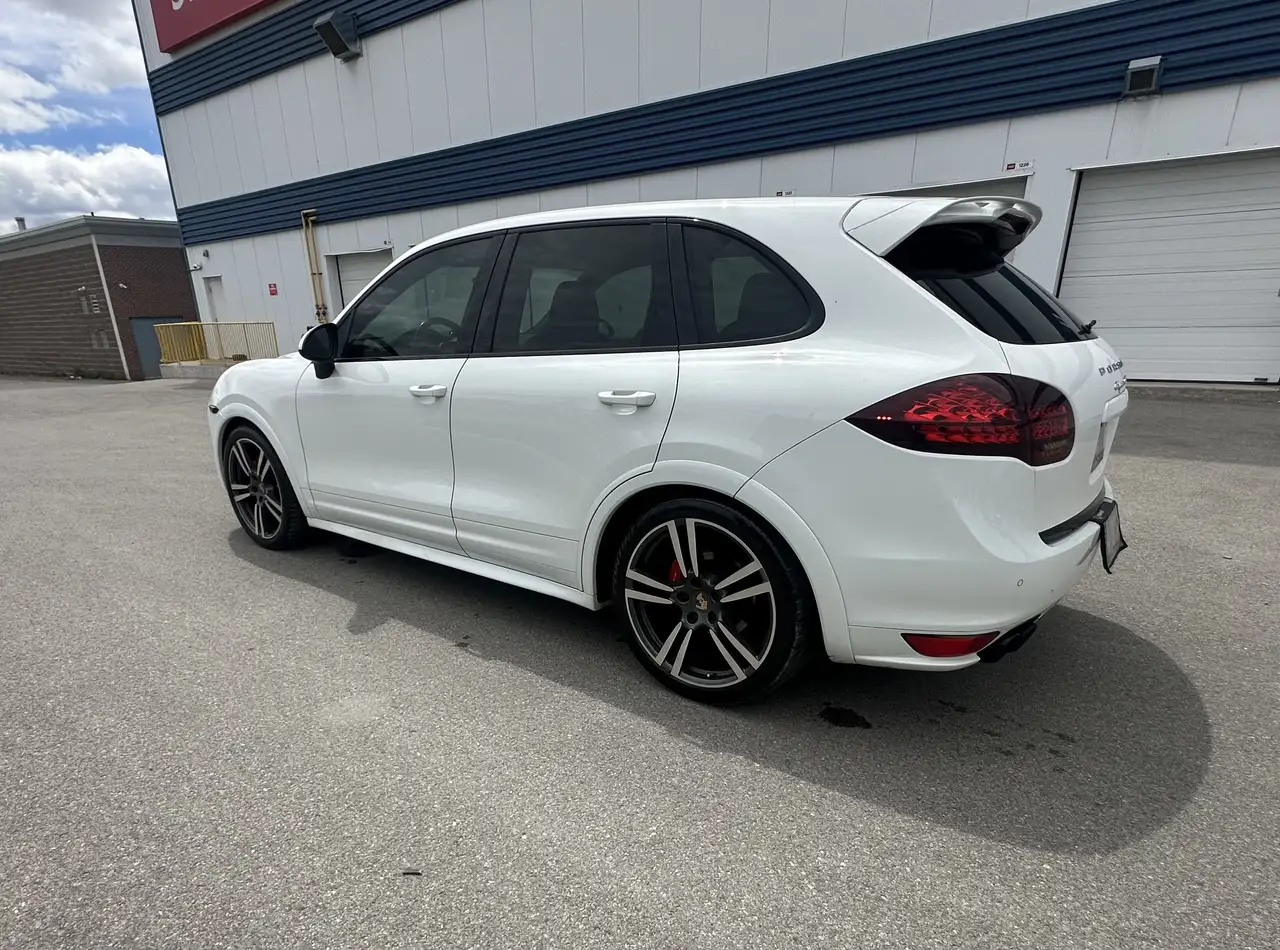 Porsche Cayenne снимка Porsche Cayenne