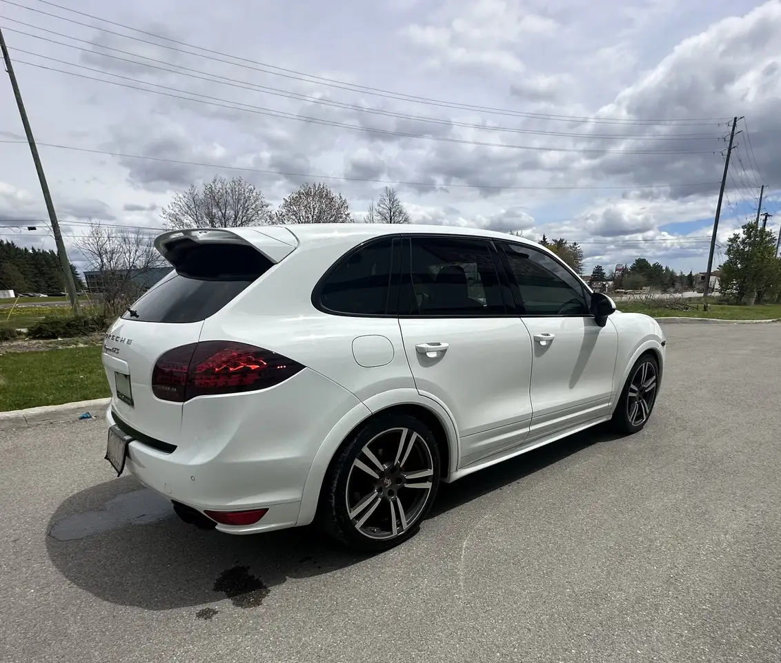 Porsche Cayenne снимка Porsche Cayenne