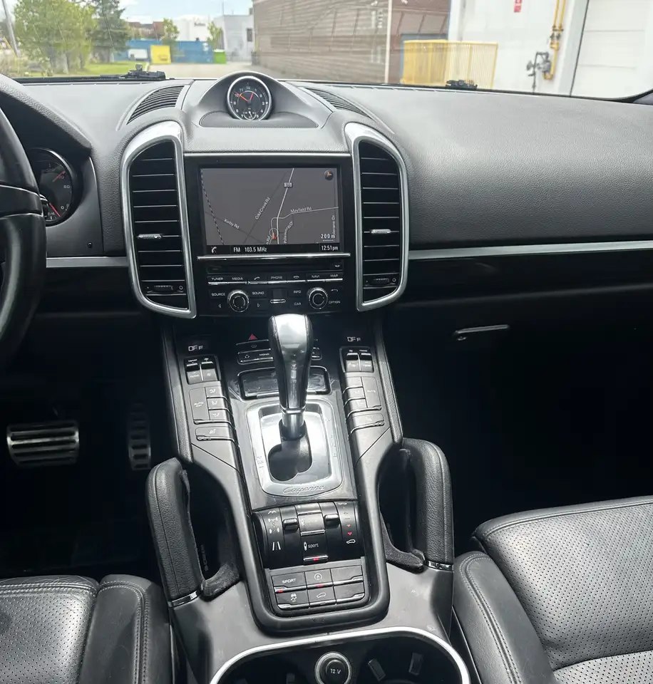 Porsche Cayenne снимка Porsche Cayenne