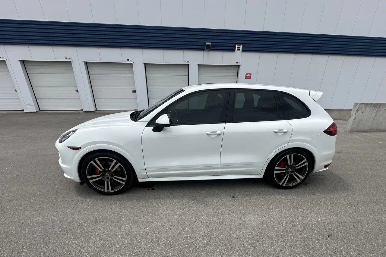 Porsche Cayenne снимка Porsche Cayenne