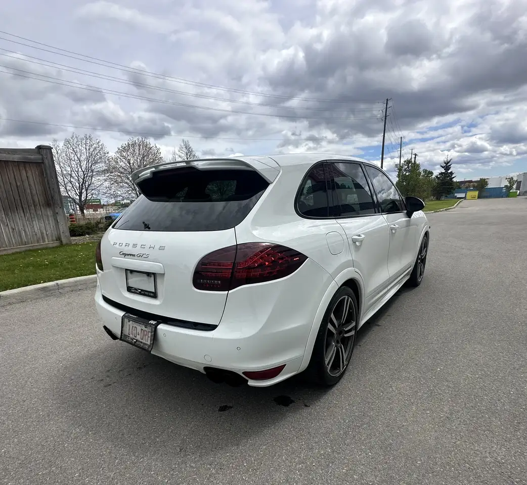 Porsche Cayenne снимка Porsche Cayenne
