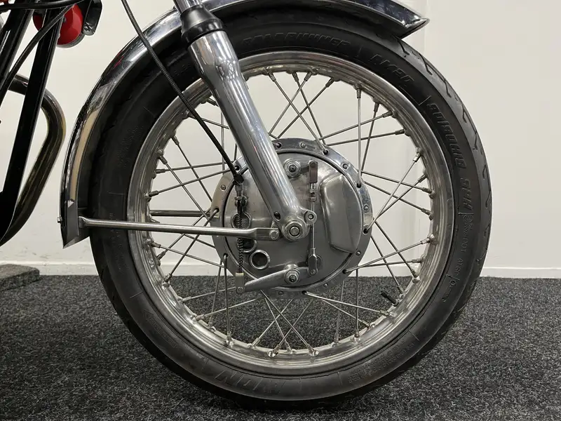 Norton Fastback - foto 6