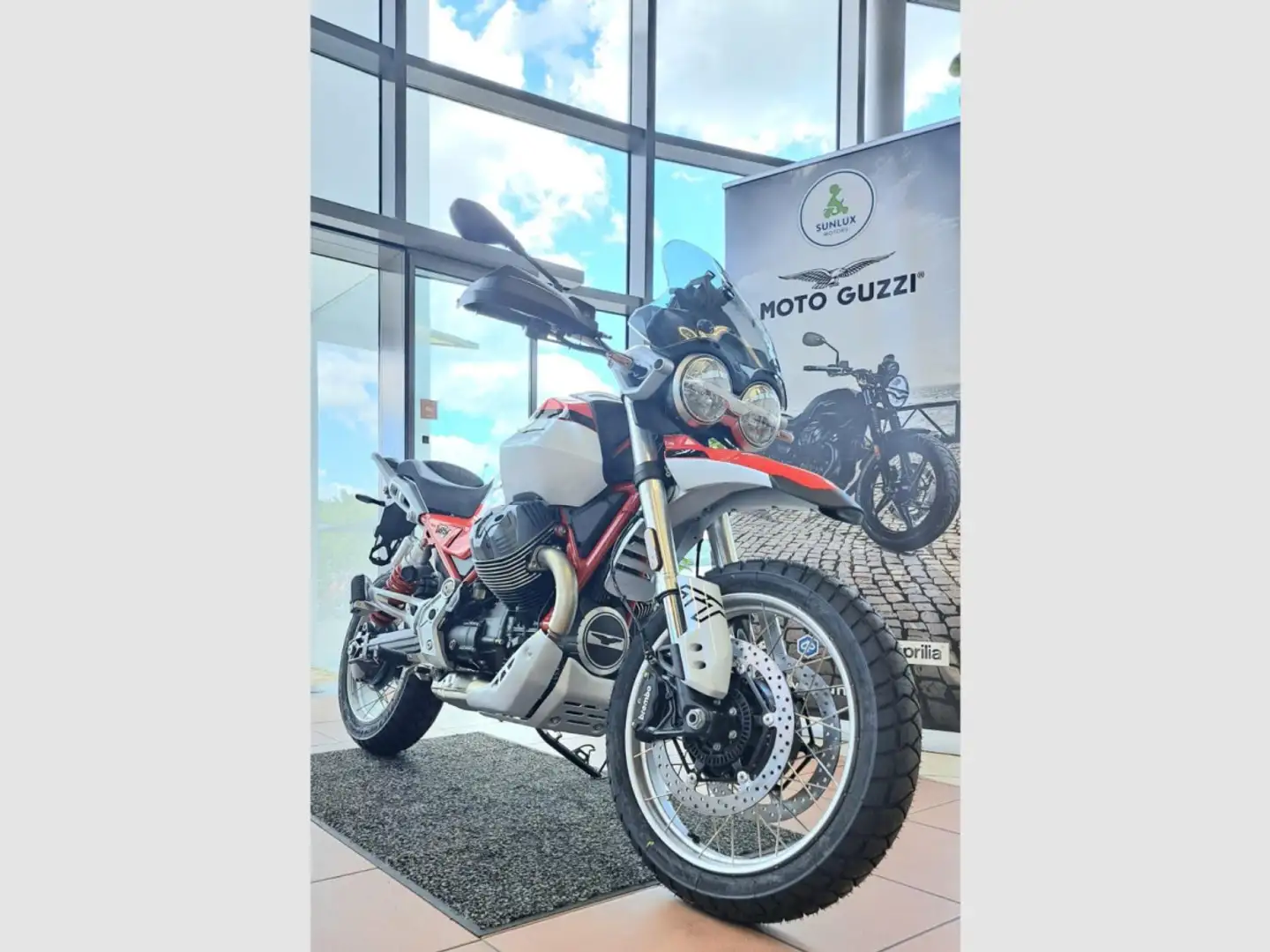 Moto Guzzi V 85 TT - 1