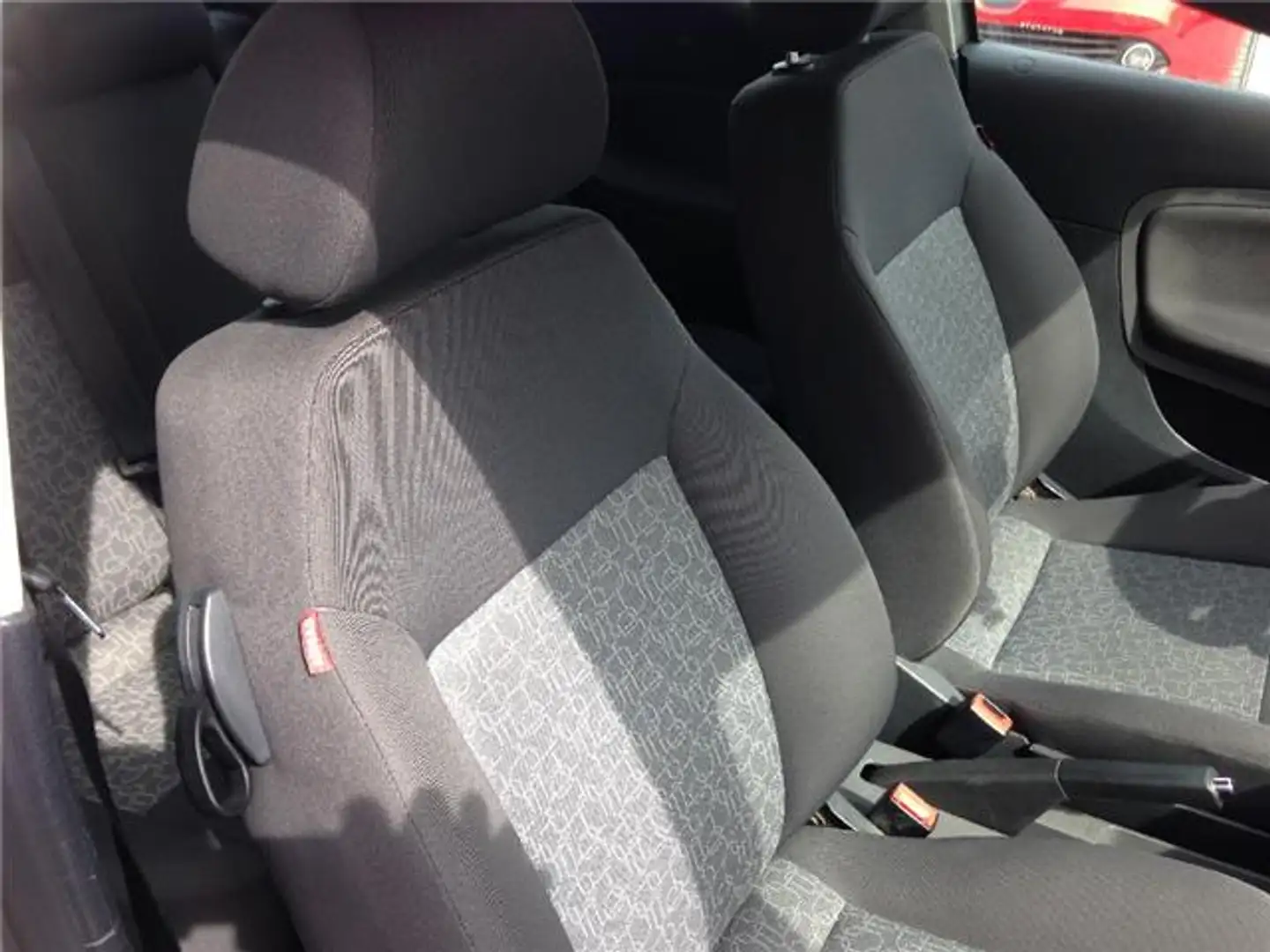 SEAT Ibiza 1.4 TDI 70 Confort Edition 3 Gris - 2