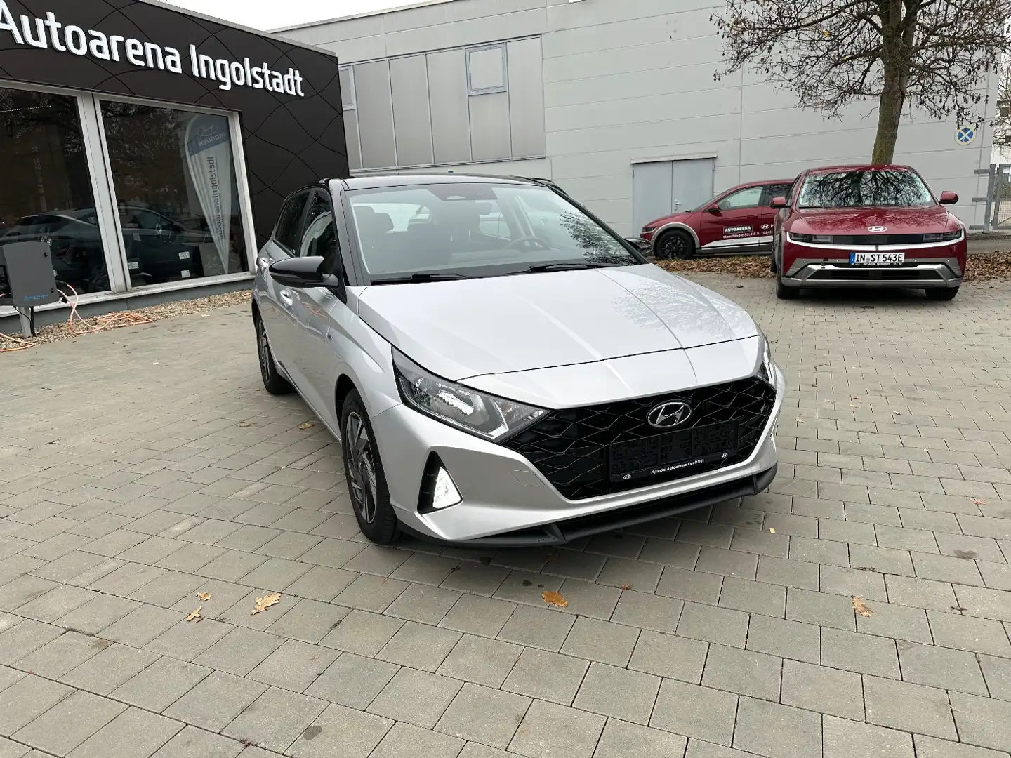Hyundai i20 1.0 T-GDI Ed. Intro Edition AUT Akustikglas Zwart - 2