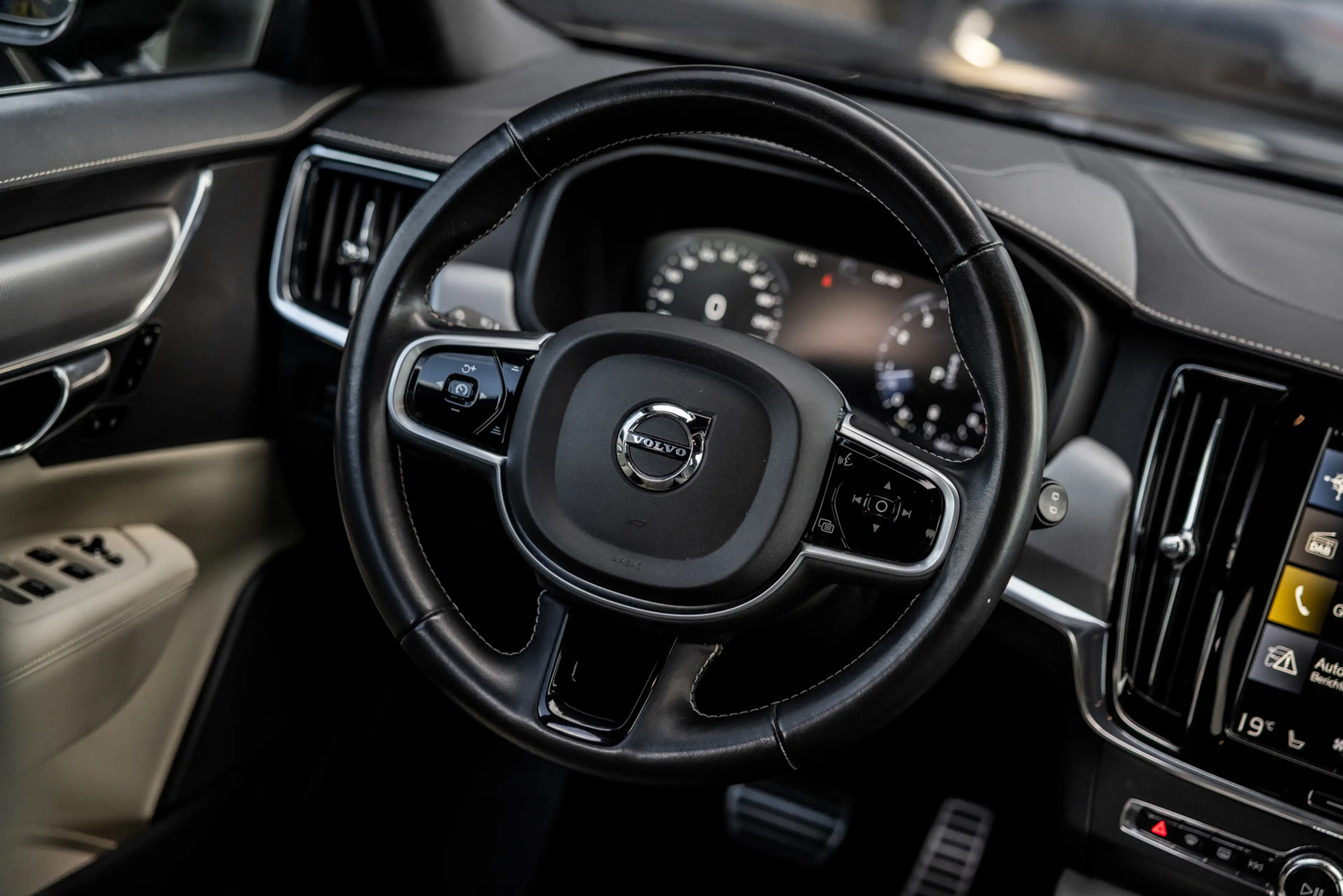 Volvo V90 B4 Ultimate Dark, ACC, Trekhaak, 1e eigenaar, Stuu — photo 13
