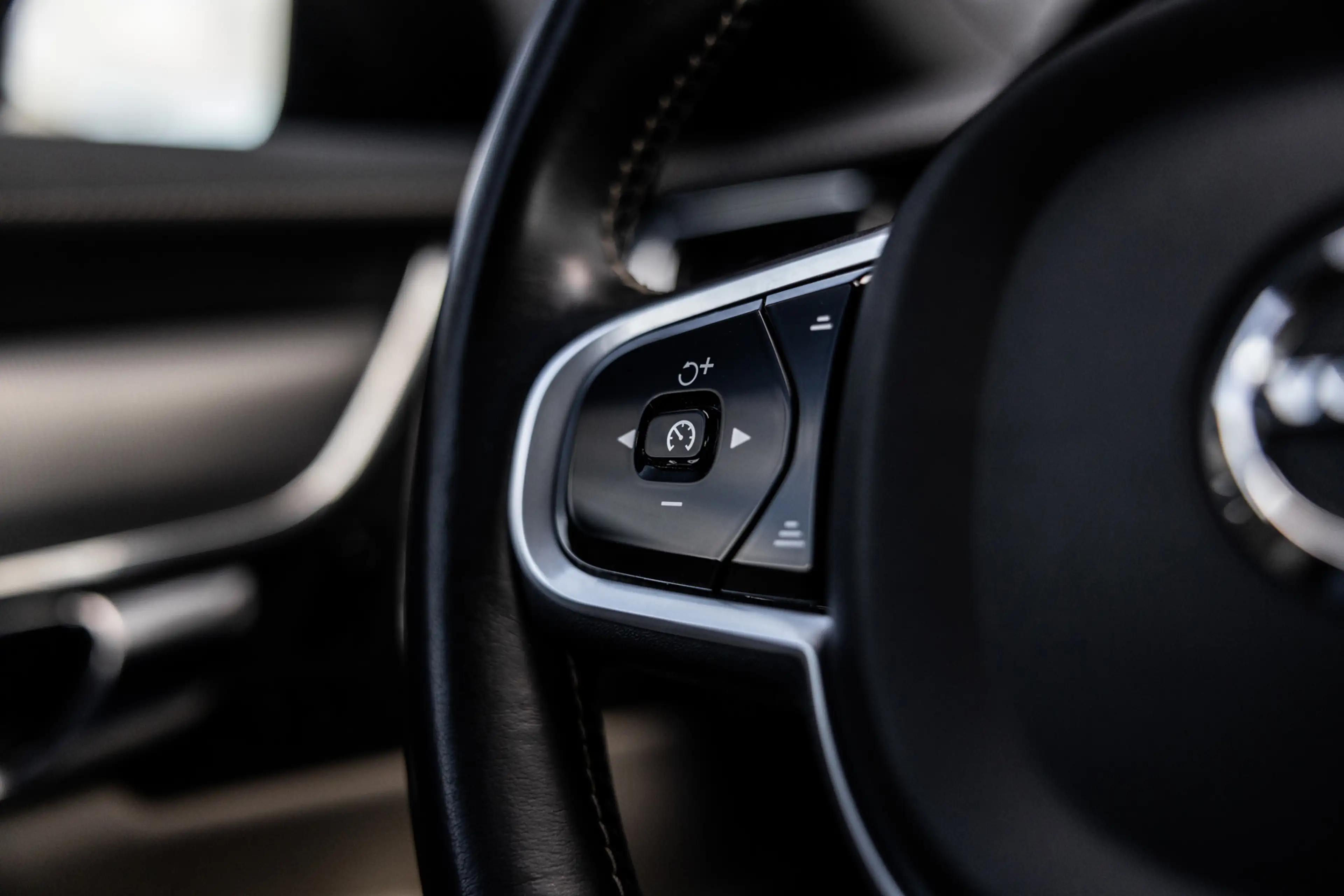 Volvo V90 B4 Ultimate Dark, ACC, Trekhaak, 1e eigenaar, Stuu — photo 14