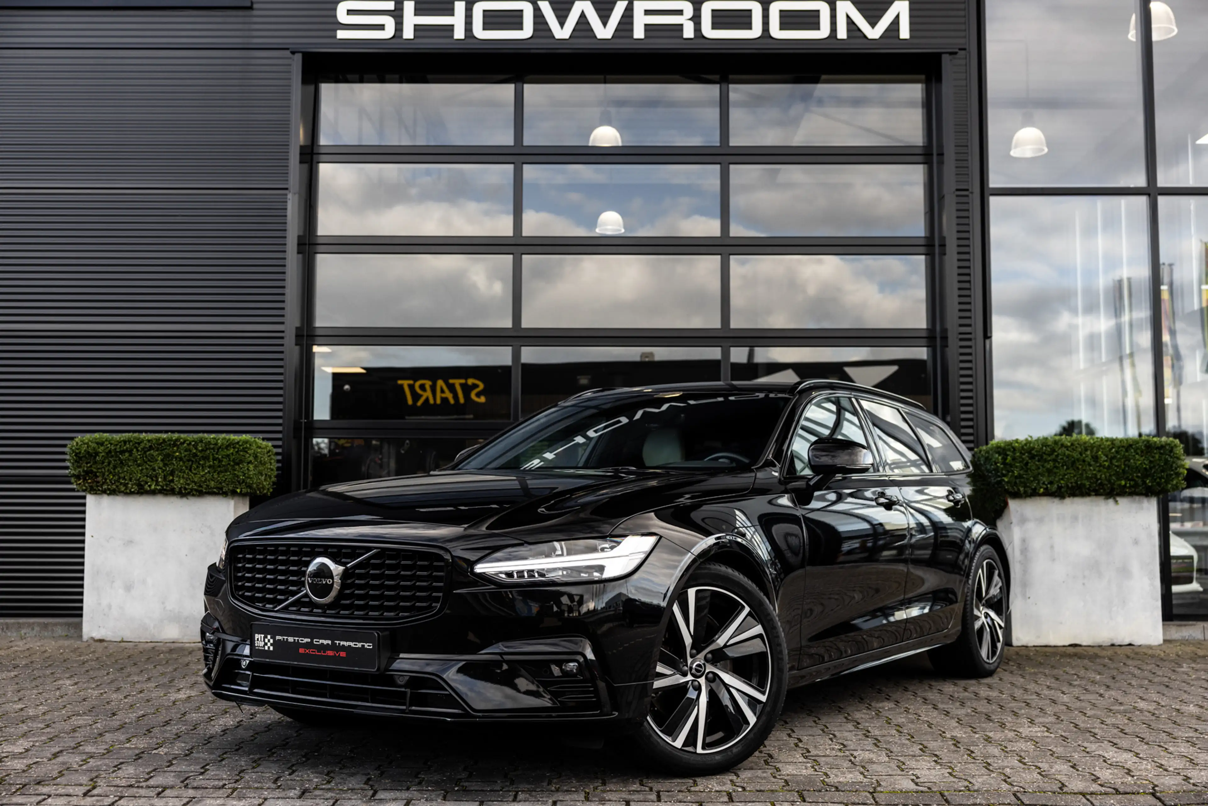 Volvo V90 B4 Ultimate Dark, ACC, Trekhaak, 1e eigenaar, Stuu — photo 2