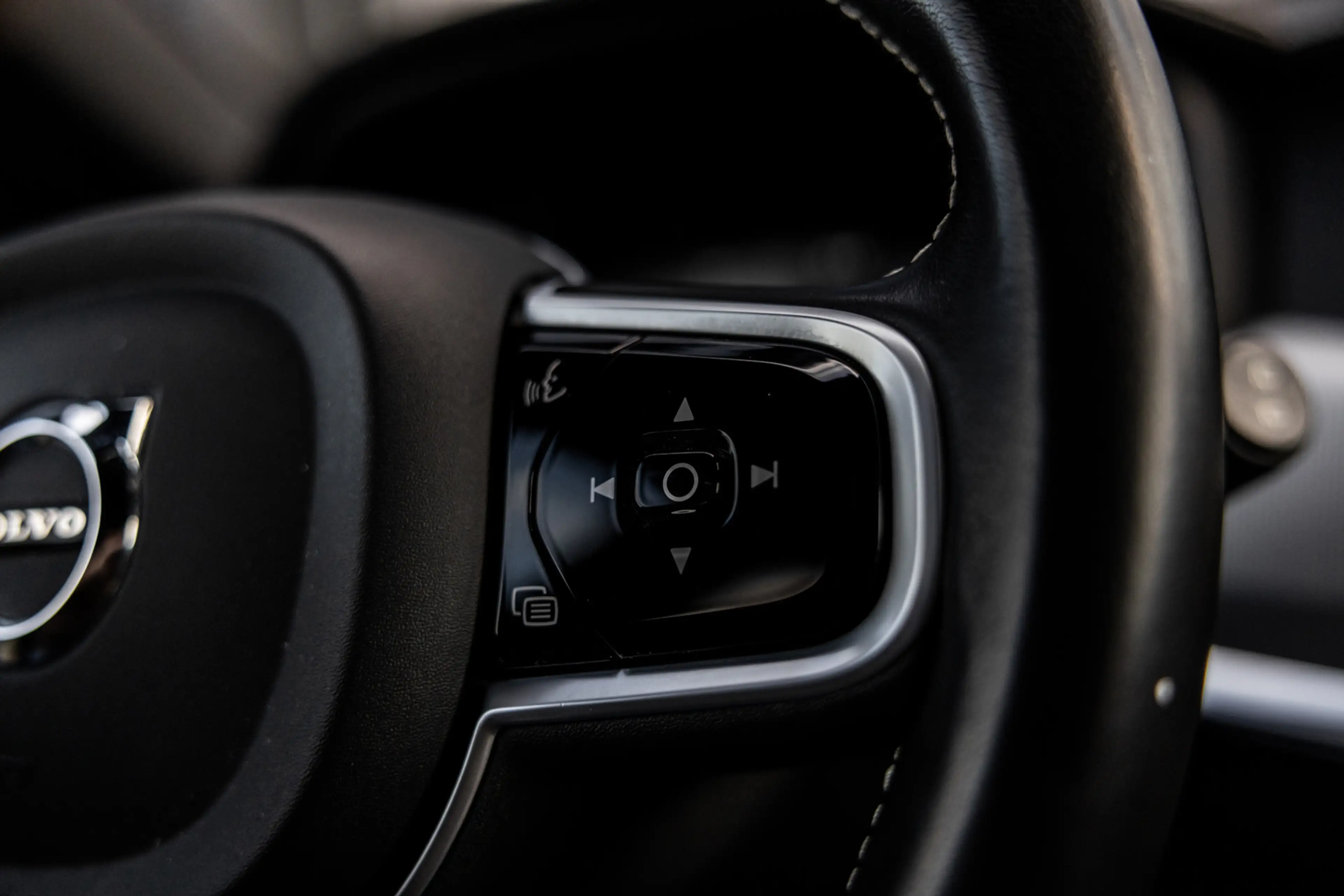 Volvo V90 B4 Ultimate Dark, ACC, Trekhaak, 1e eigenaar, Stuu — photo 15