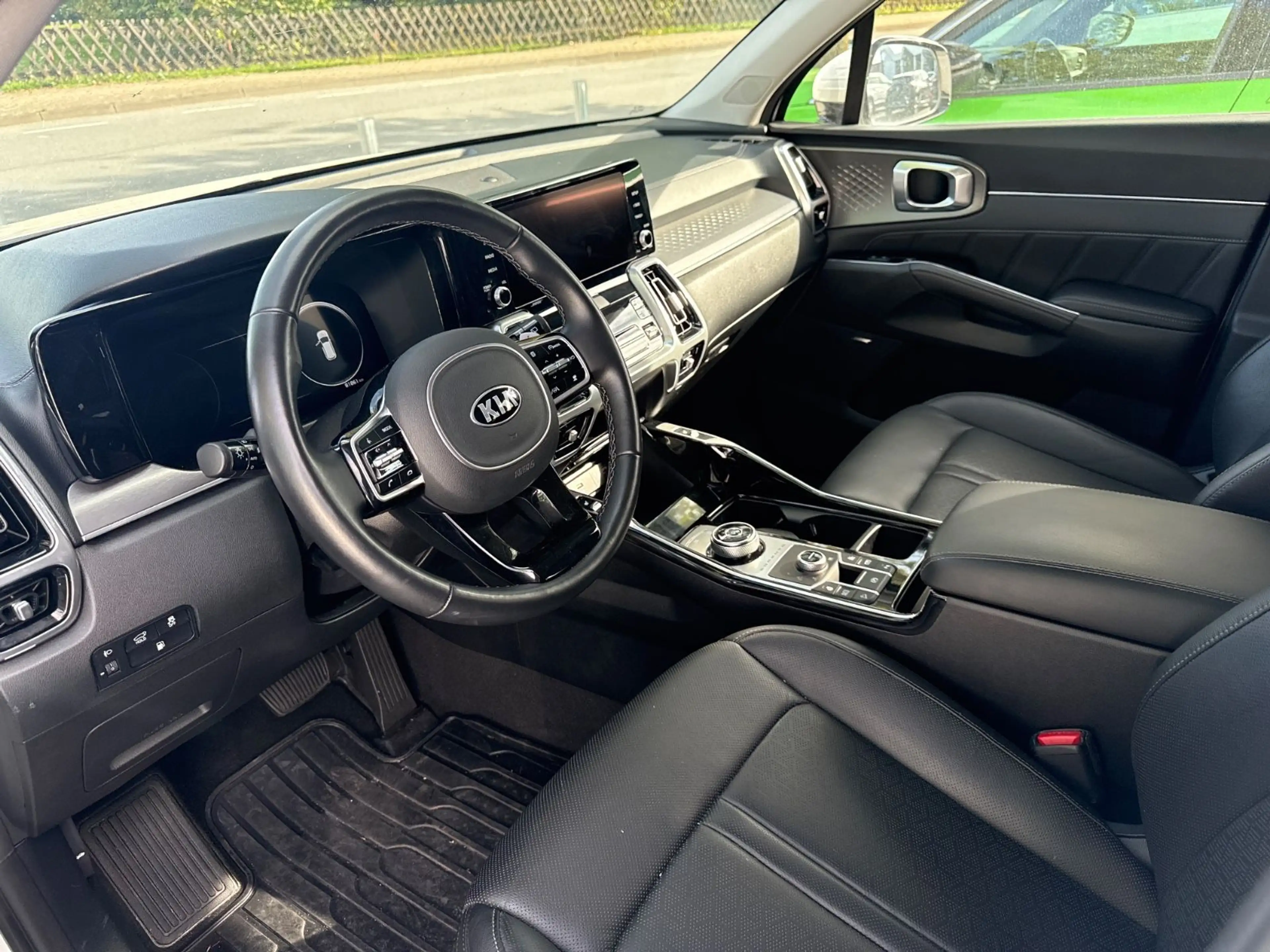 Kia Sorento Spirit 4WD Plug-In Hybrid — photo 3