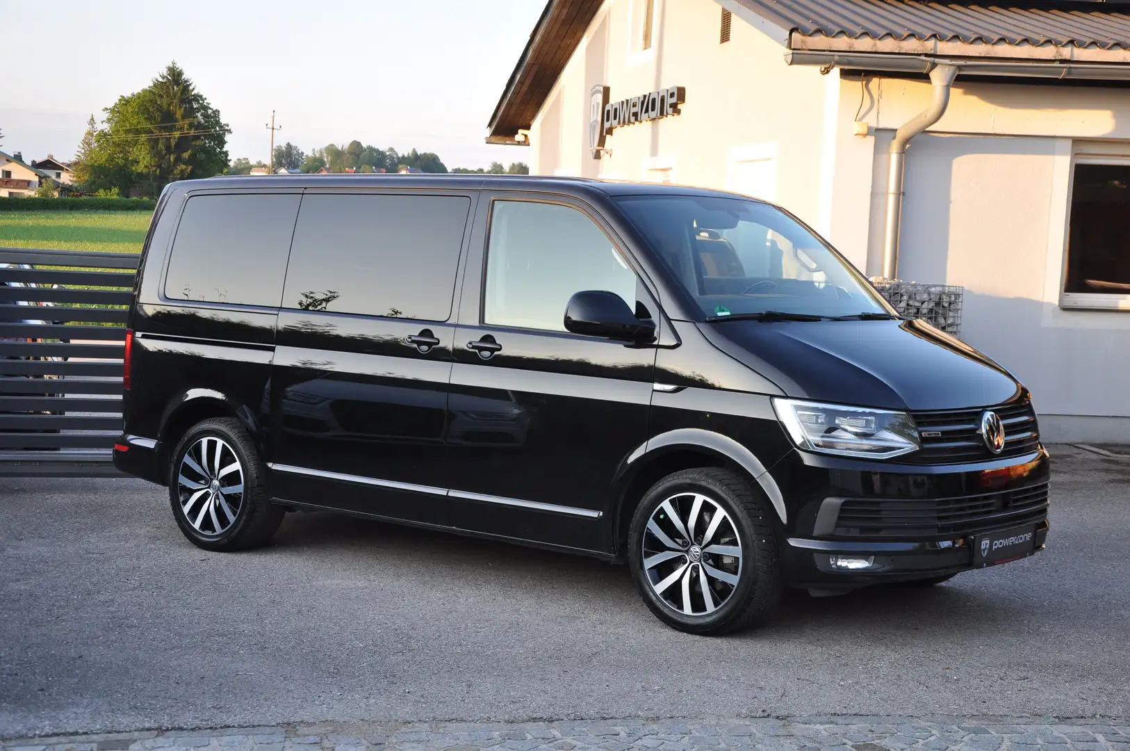 Volkswagen T6 Multivan Multivan Highline 2,0 TDI 4Motion BMT DSG Highline Schwarz - 1