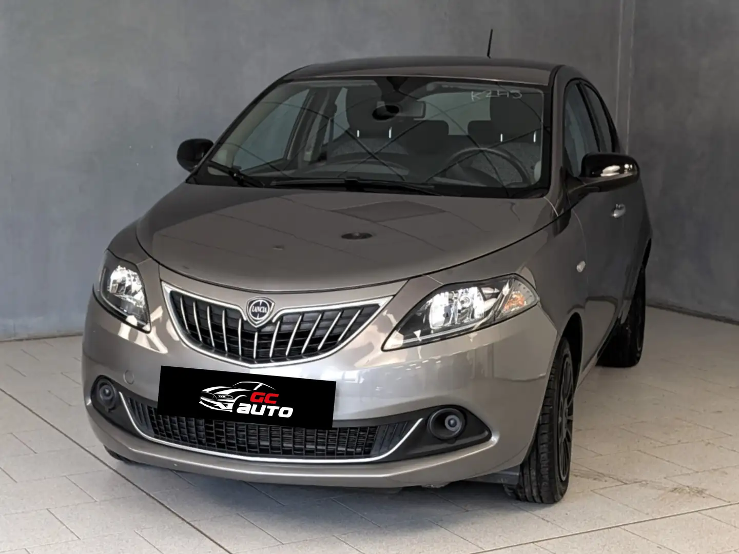 Lancia Ypsilon Ypsilon III 2021 1.0 firefly hybrid Silver s Zwart - 2