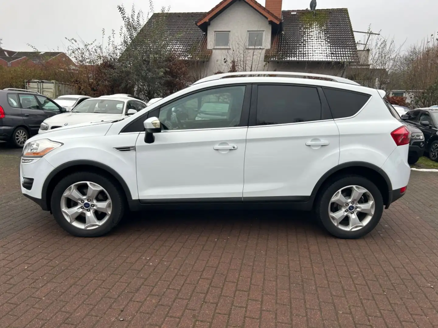 Ford Kuga Titanium 4x4 *Sportsitze*Keyless*PDC*Tempo* Weiß - 2