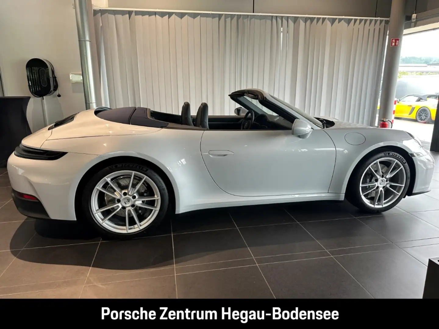 Porsche 992 (911) Carrera Cabriolet/BOSE/Sportsitze/Servolenku Grau - 2