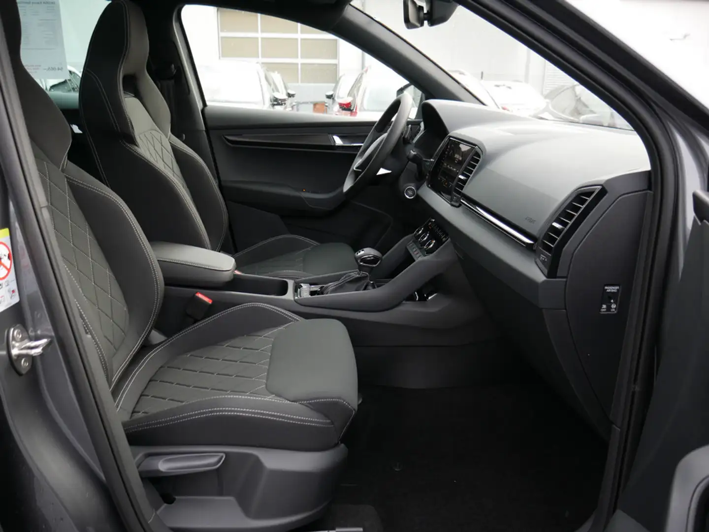 Skoda Karoq Sportline 2.0 TSI 4x4 PANO MATRIX-LED Grau - 2