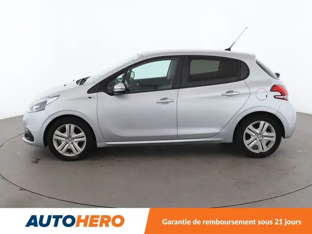Peugeot 208 view 3