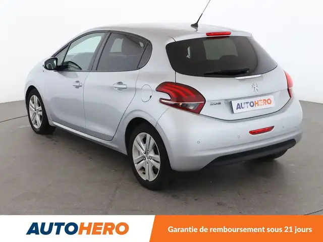 Peugeot 208 view 4