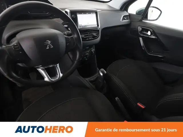 Peugeot 208 view 11